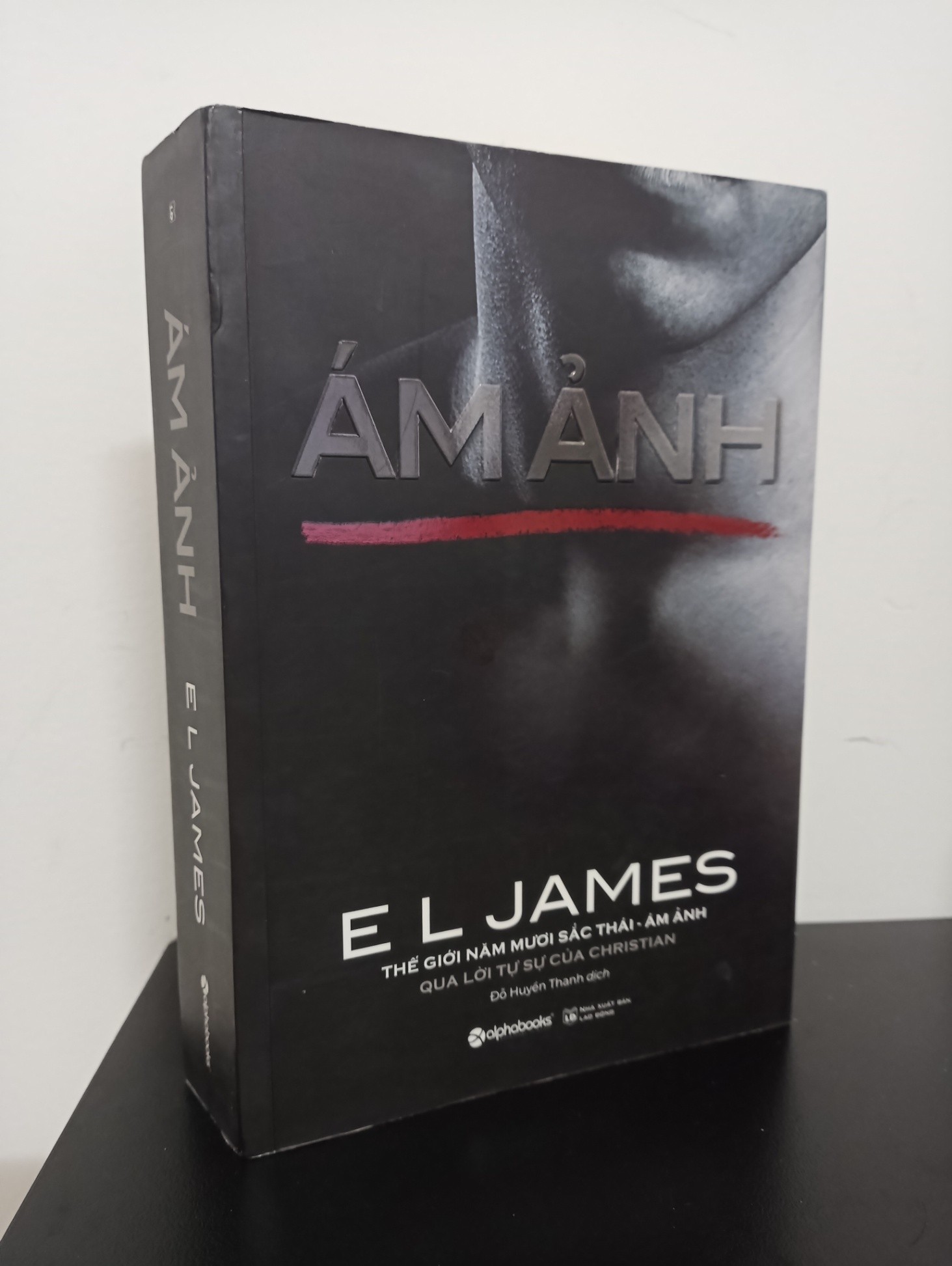 [Phiên Chợ Sách Cũ] 50 Sắc Thái - Tập 5: Ám Ảnh - E. L. James 0401