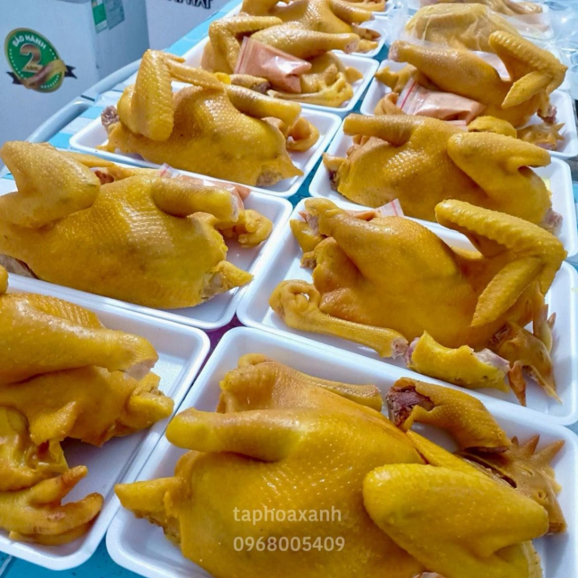 Gà ủ muối (nửa con kèm sốt chấm)