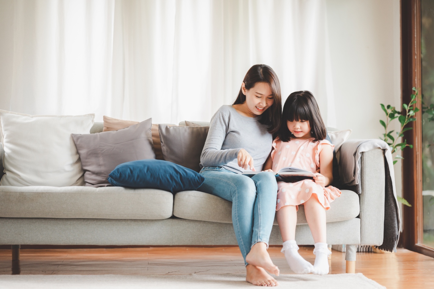 Phòng khách là trung tâm của ngôi nhà, nơi gắn bó sâu sắc với những khoảnh khắc quý giá
