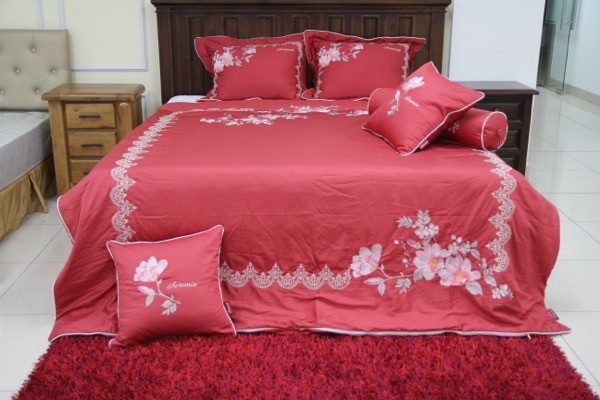 SALE 50% Bộ chăn ga PHỦ Everon Artemis cao cấp AS 1802 màu đỏ họa tiết thêu