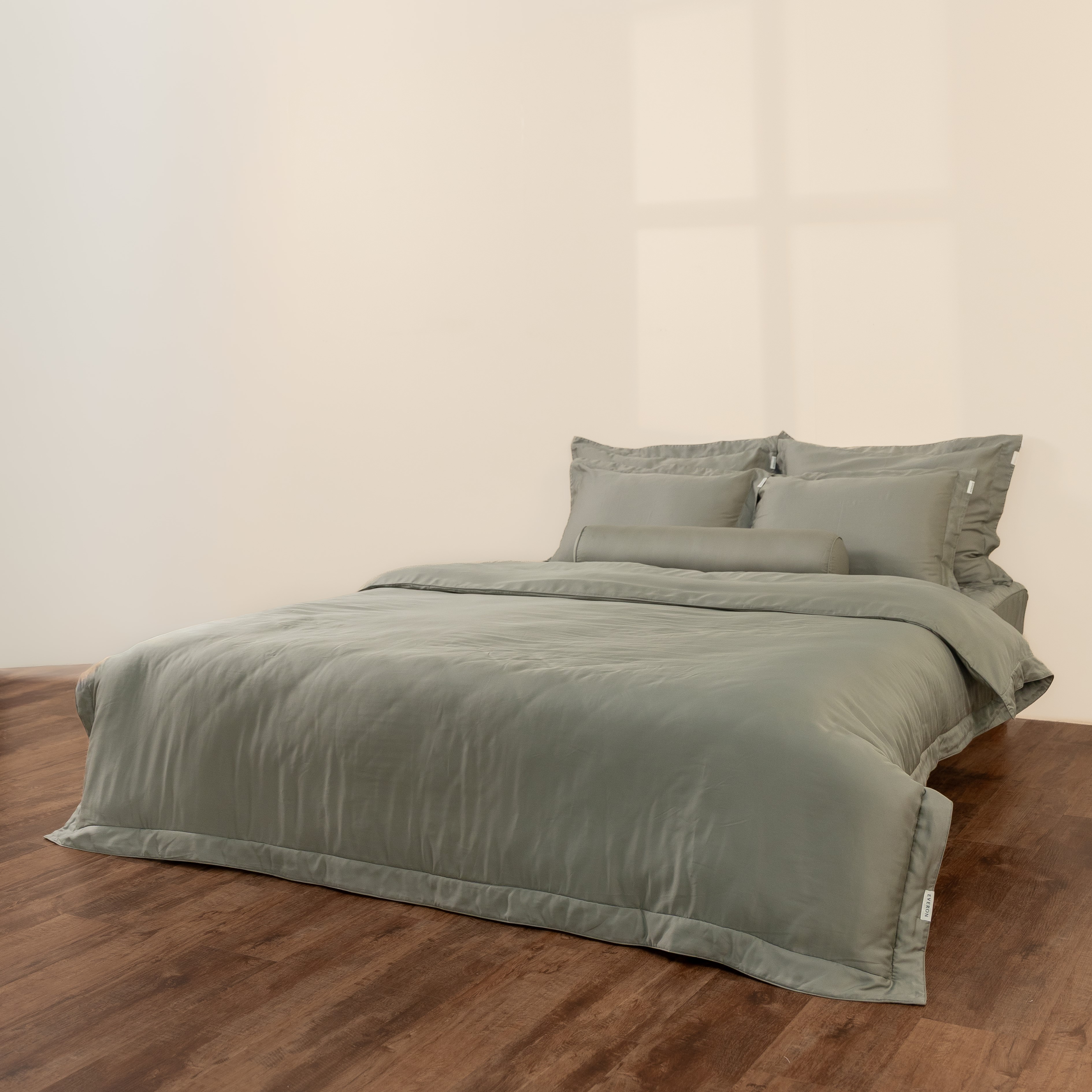 Mẫu chăn ga Everon bassic màu nâu xám đậm BSL 714 vải Lyocell mềm mịn mát