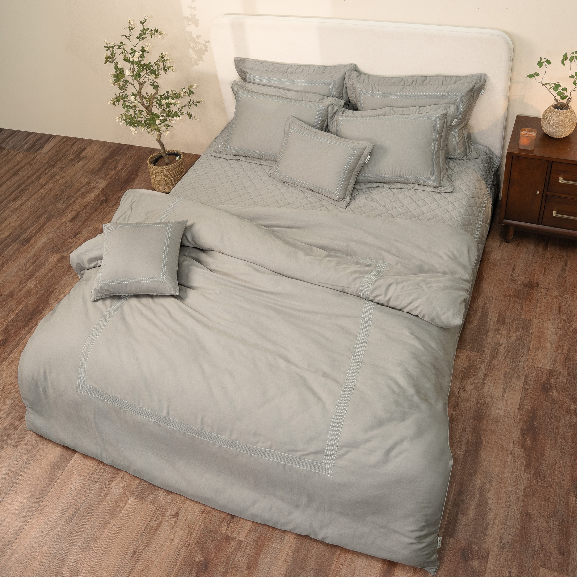 Mẫu chăn ga Everon màu ghi nâu thêu đẹp ESTMC 27002