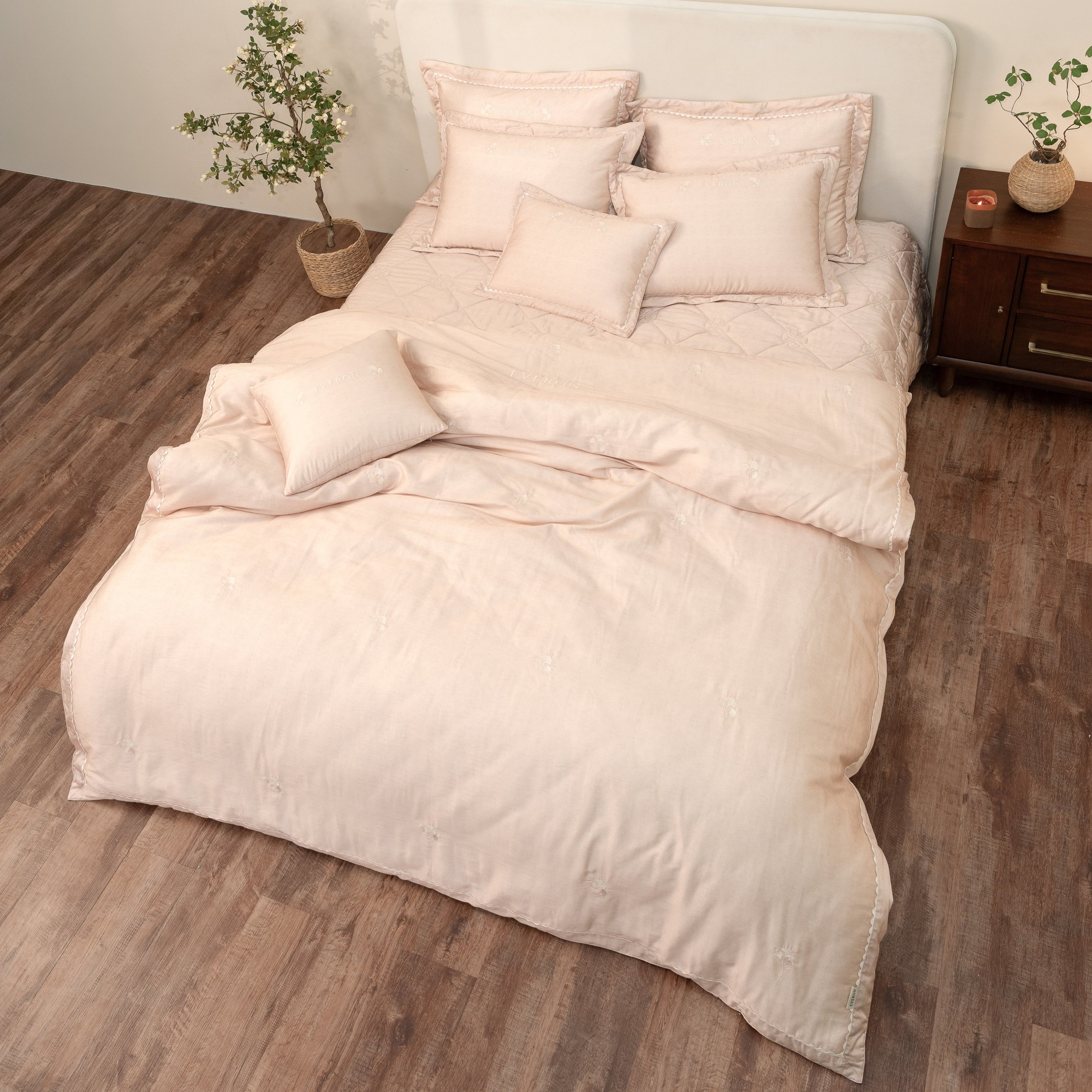 Mẫu chăn ga Everon màu hồng thêu đẹp ESTC 27001