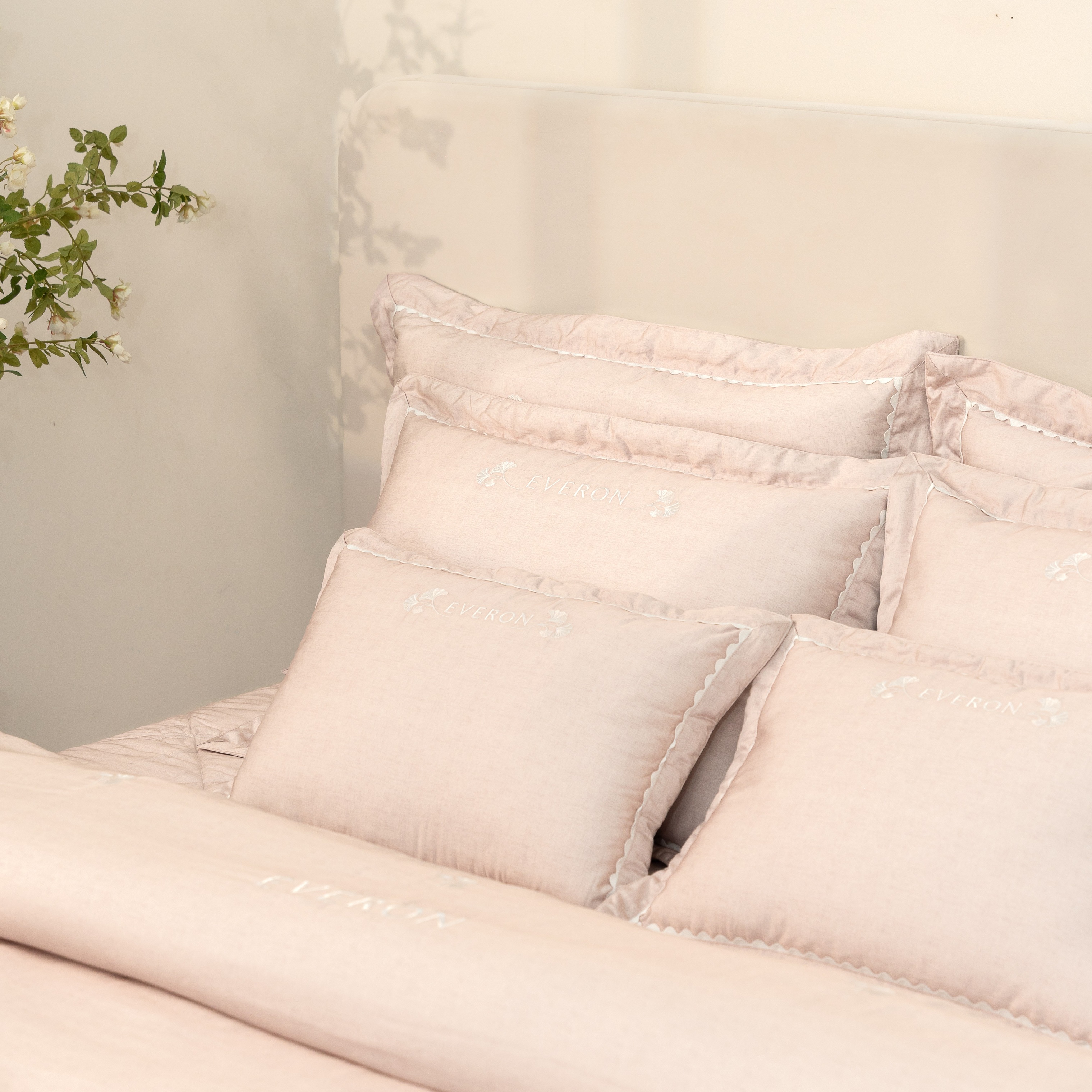 Mẫu chăn ga Everon màu hồng thêu đẹp ESTC 27001