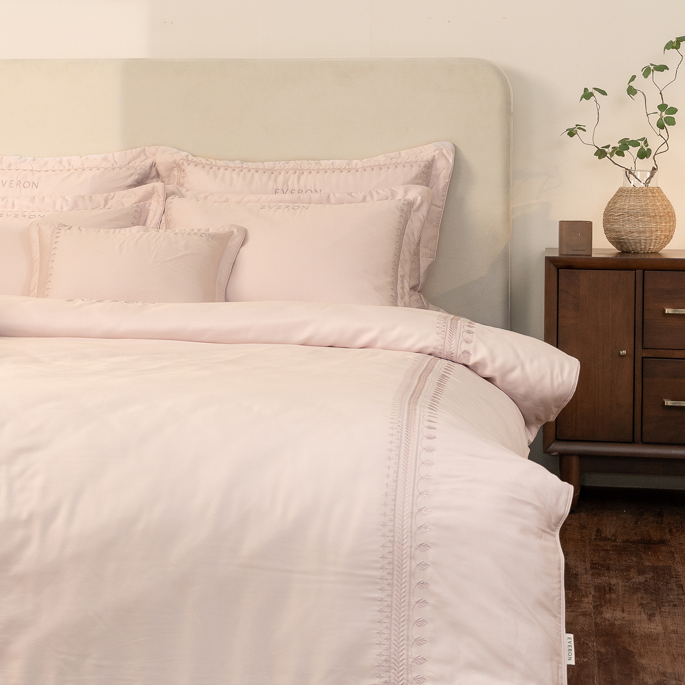 Mẫu chăn ga Everon màu hồng tím pastel thêu đẹp ESTMC 27003