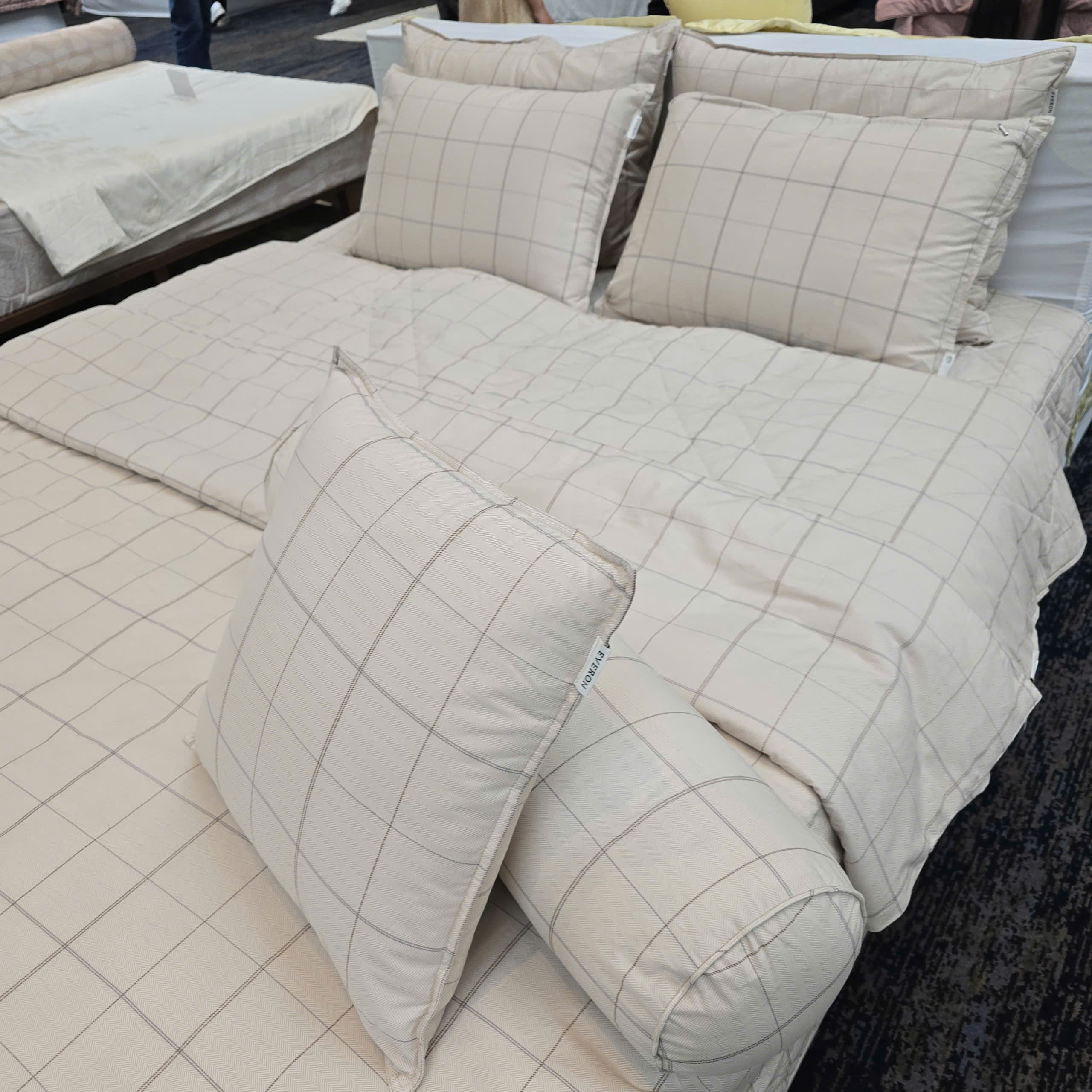 Mẫu chăn ga Everon màu kẻ ghi 100% cotton EPC 27032