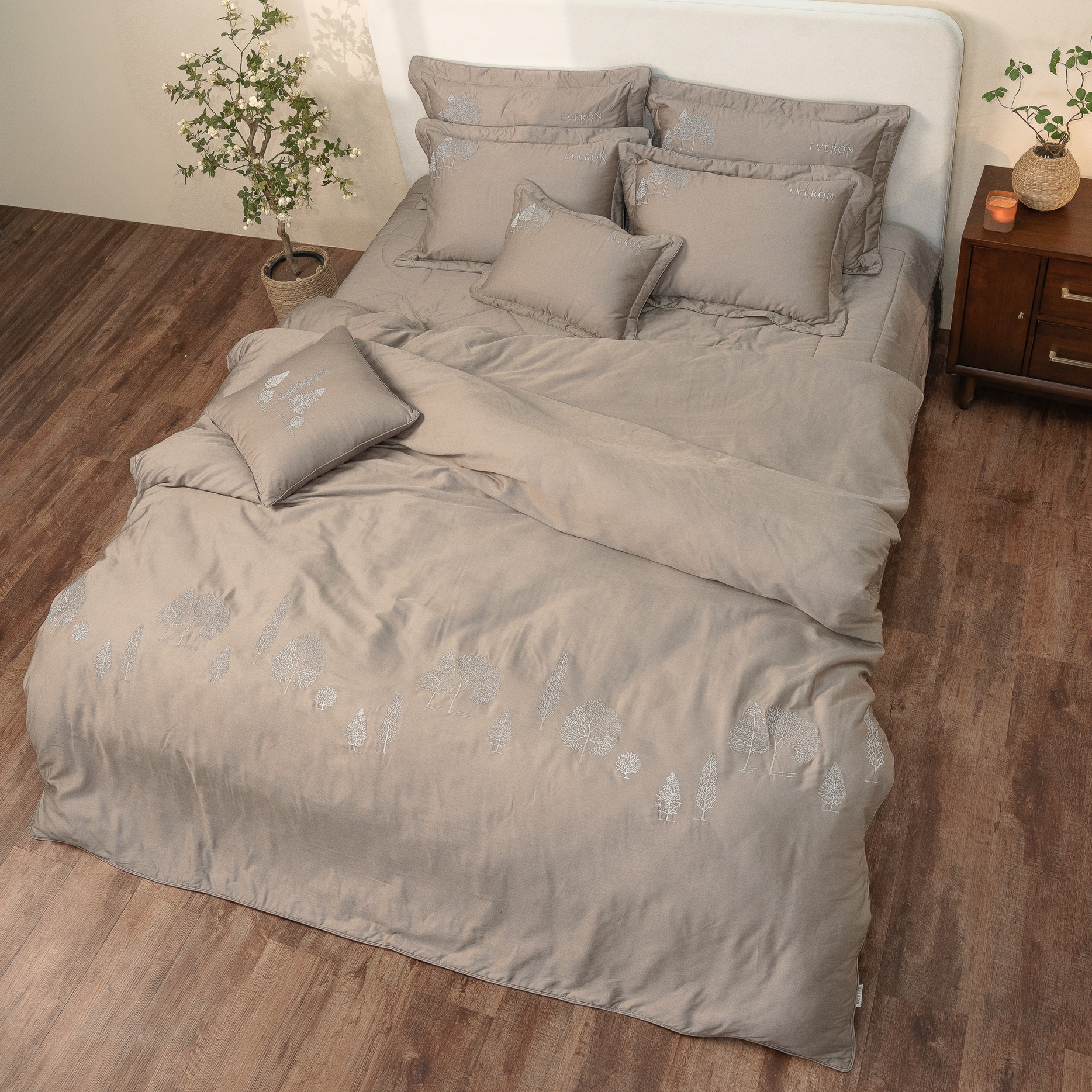 Mẫu chăn ga Everon màu nâu thêu họa tiết cây ESTC 27006