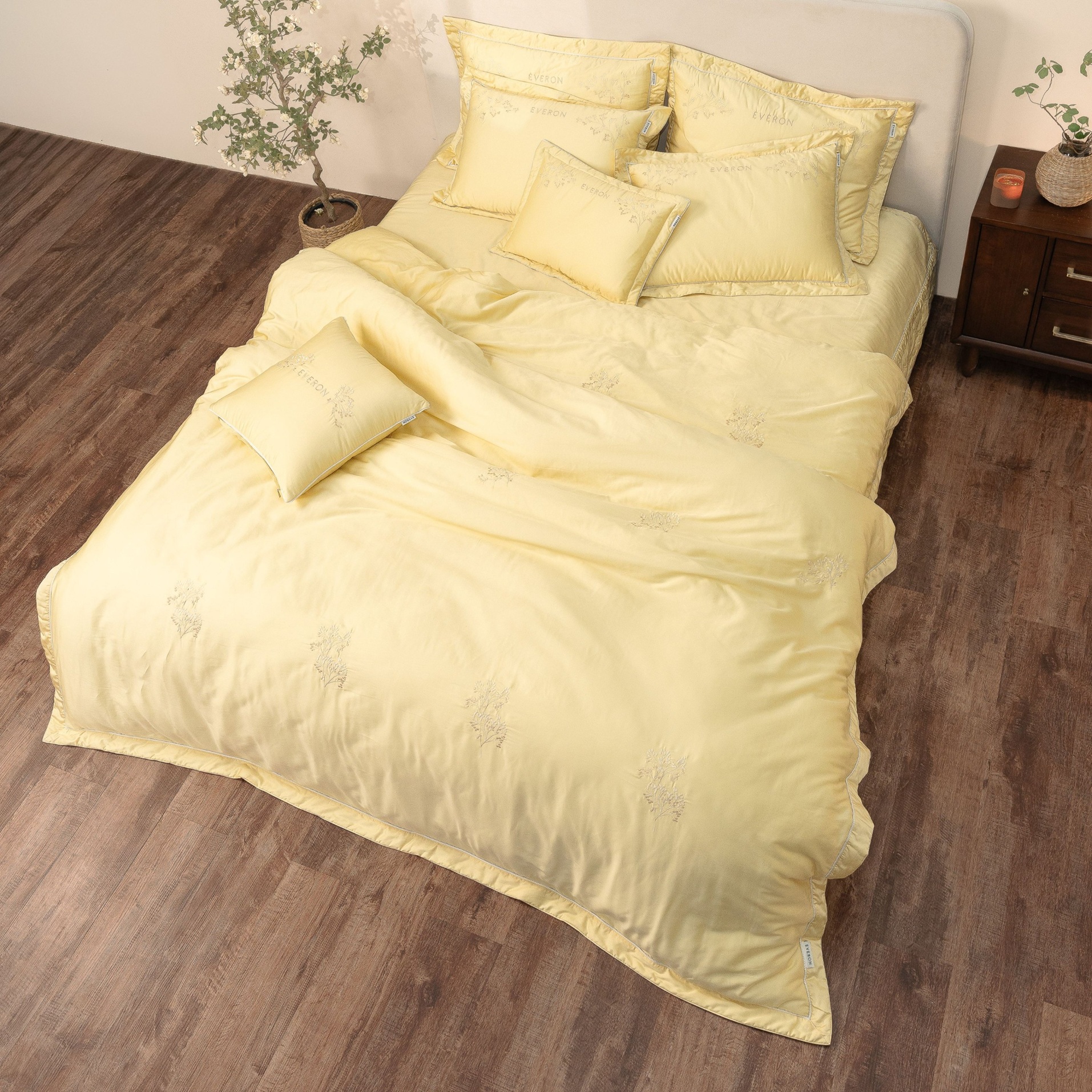 Mẫu chăn ga Everon màu vàng thêu ESTC 27005