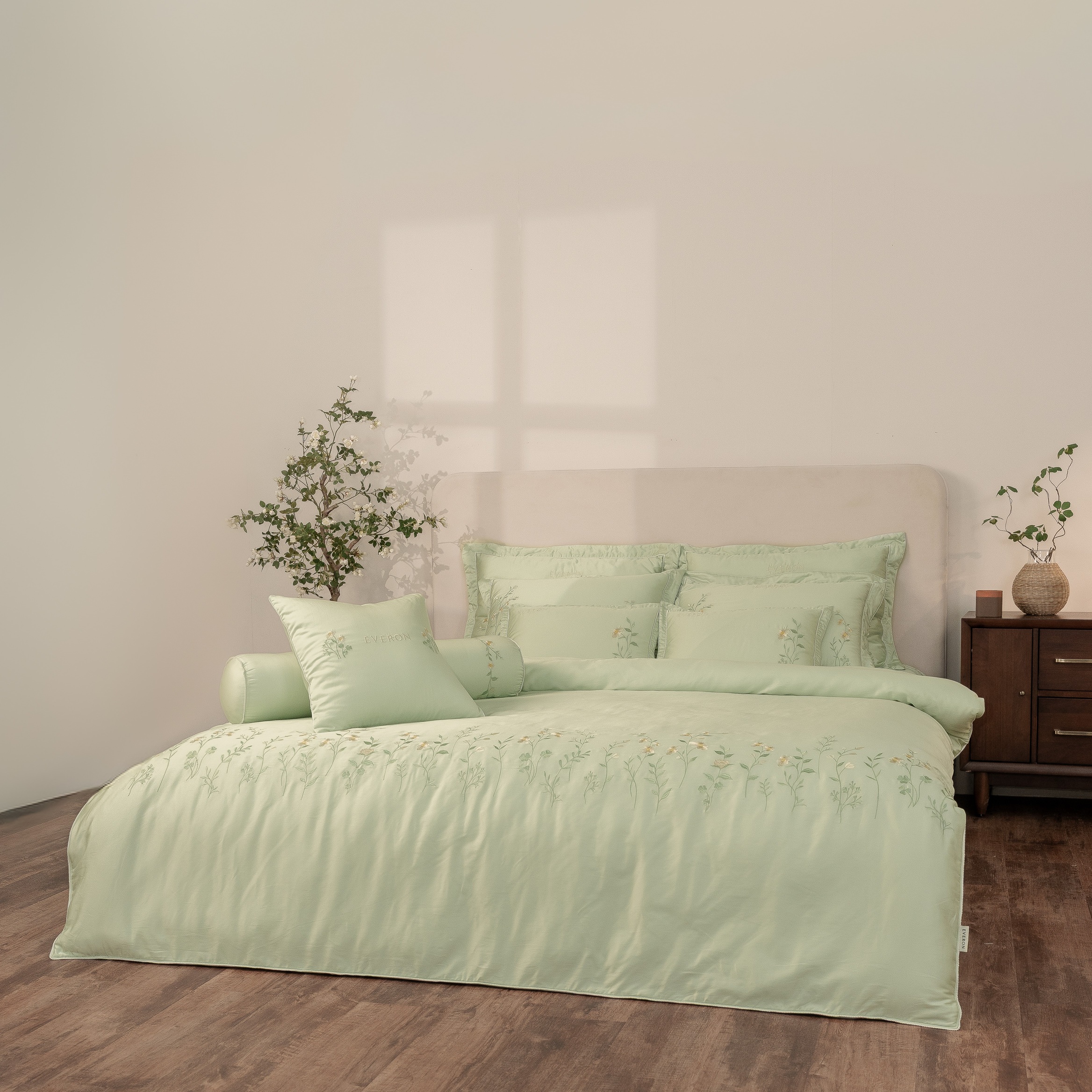Mẫu chăn ga Everon màu xanh thêu hoa nhí đẹp ESTC 27004