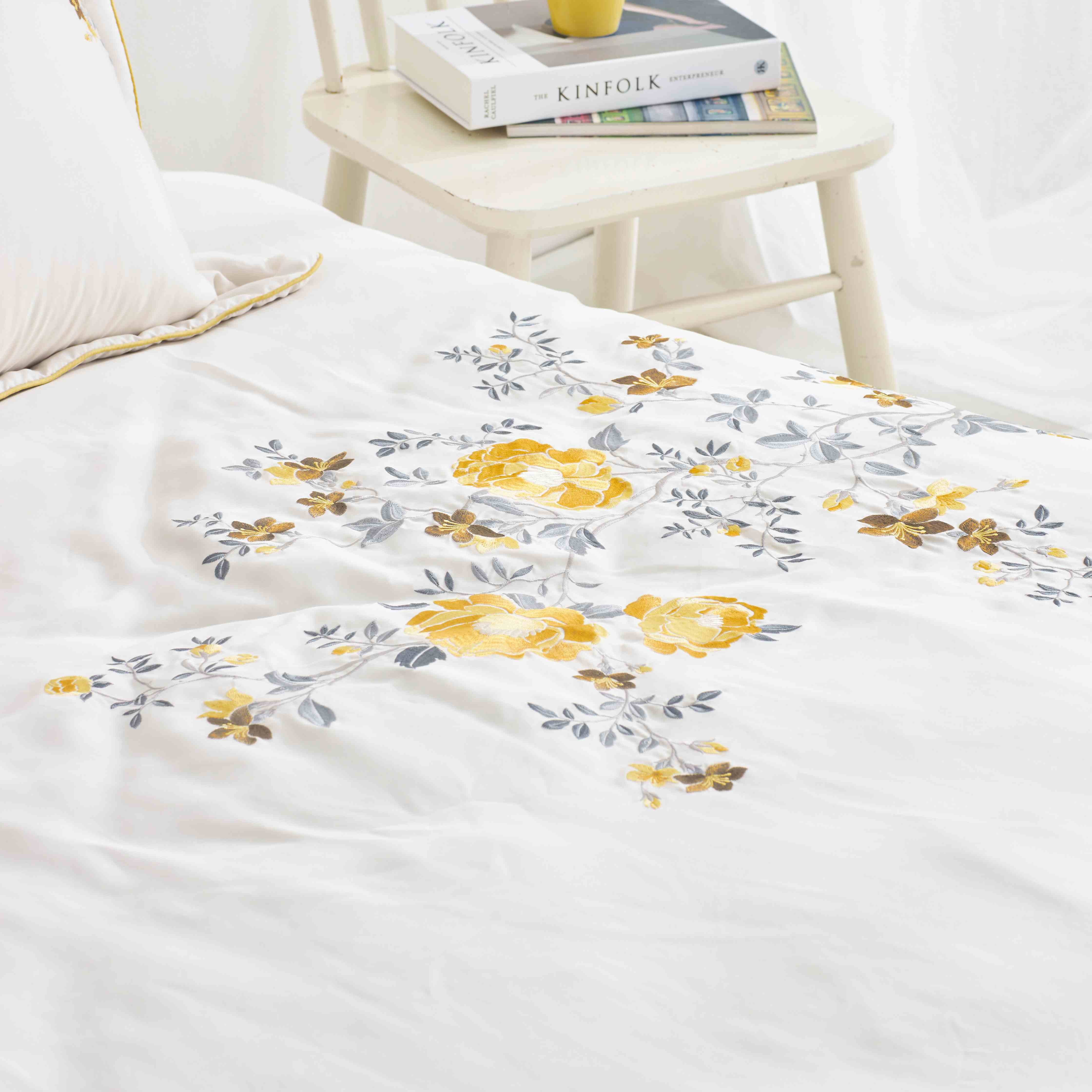 Vỏ chăn Everon 2m*2m3 EST 21035 màu kem (Vải tencel cao cấp) họa tiết thêu