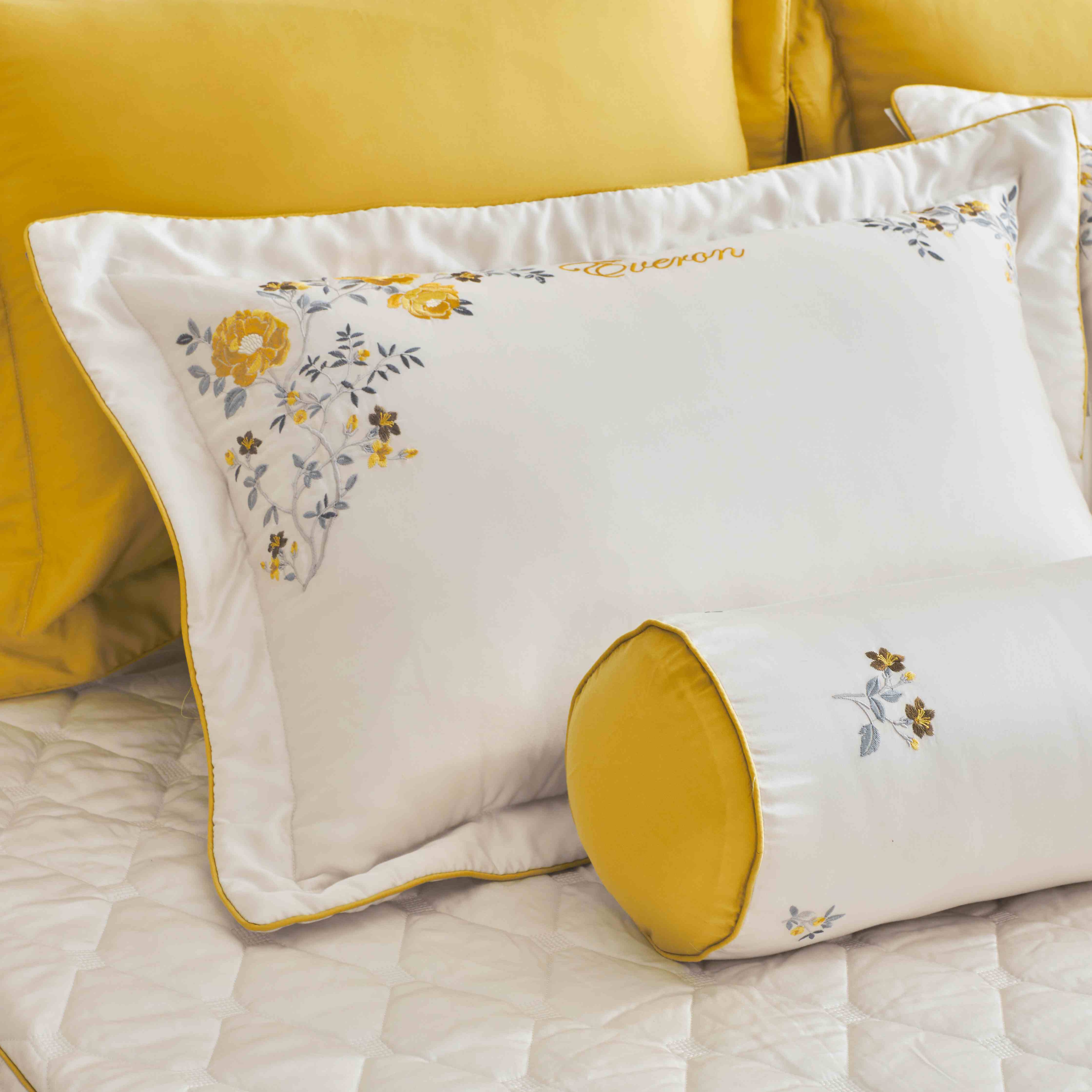 Vỏ gối 45*65 Everon EST 21035 (Vải Tencel) màu kem thêu hoa trà vàng - Giá 1 đôi