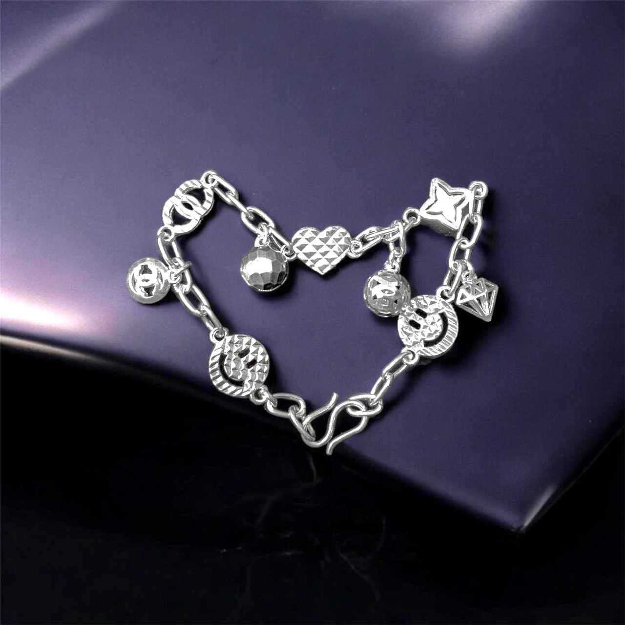 Lắc bạc nhiều charm trẻ trung