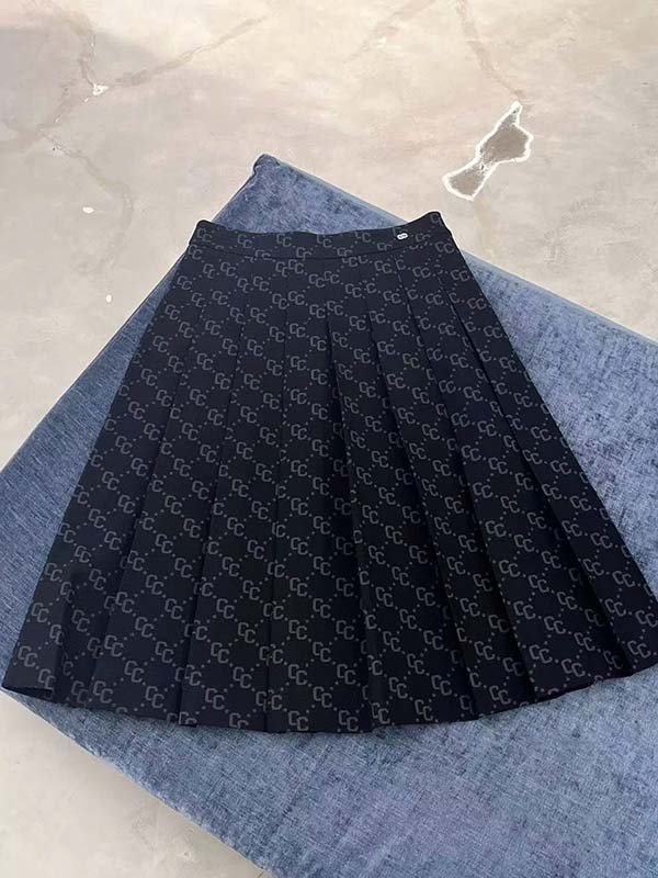 Chan-Vay-Chester-Charles-Long-Black-Skirt-With-Full-CC-Logo-CW603IL0637B0_chan-vay-chester-charles-full-cc-logo-black-cw603il0637b0 (1).jpg