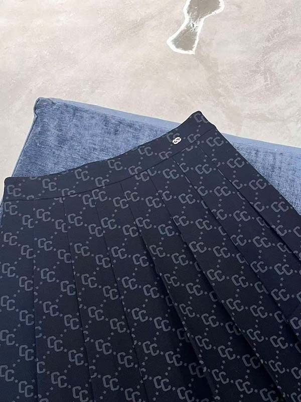 Chan-Vay-Chester-Charles-Long-Black-Skirt-With-Full-CC-Logo-CW603IL0637B0_chan-vay-chester-charles-full-cc-logo-black-cw603il0637b0 (2).jpg