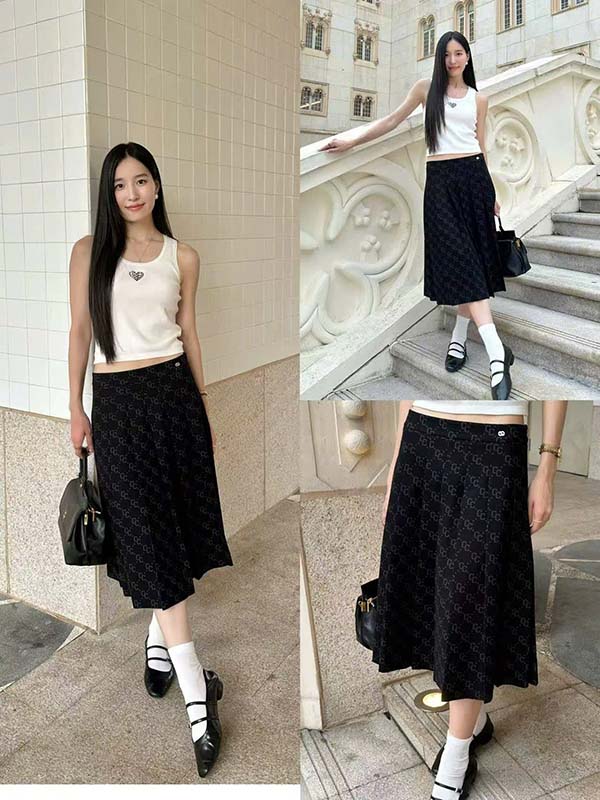 Chan-Vay-Chester-Charles-Long-Black-Skirt-With-Full-CC-Logo-CW603IL0637B0_chan-vay-chester-charles-full-cc-logo-black-cw603il0637b0 (4).jpg