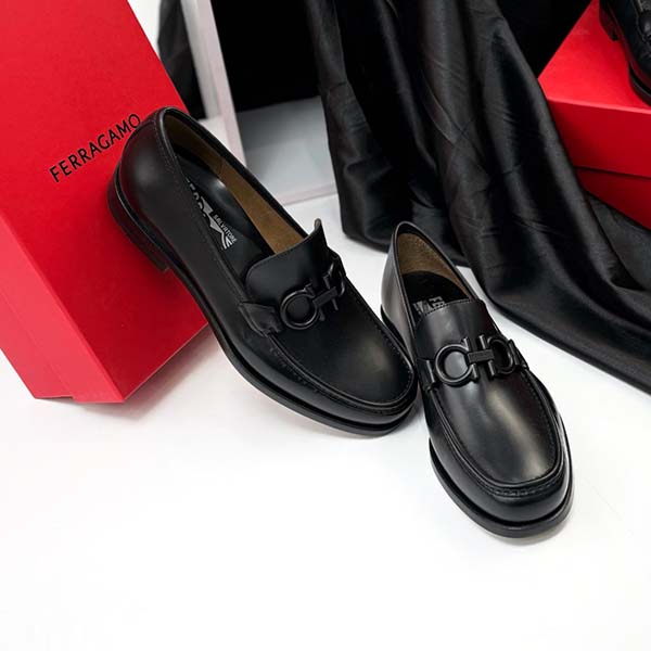Giay-Loafers-Salvatore-Ferragamo-Moccasin-Gancini-In-Black-02C506-732384_giay-loafers-salvatore-ferragamo-moccasin-gancini-black-02c506-732384 (1).jpg