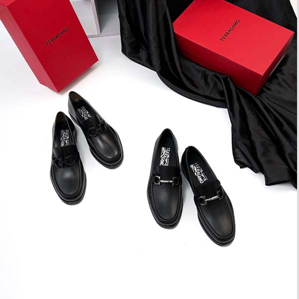 Giay-Loafers-Salvatore-Ferragamo-Moccasin-Gancini-In-Black-02C506-732384_giay-loafers-salvatore-ferragamo-moccasin-gancini-black-02c506-732384 (2).jpg
