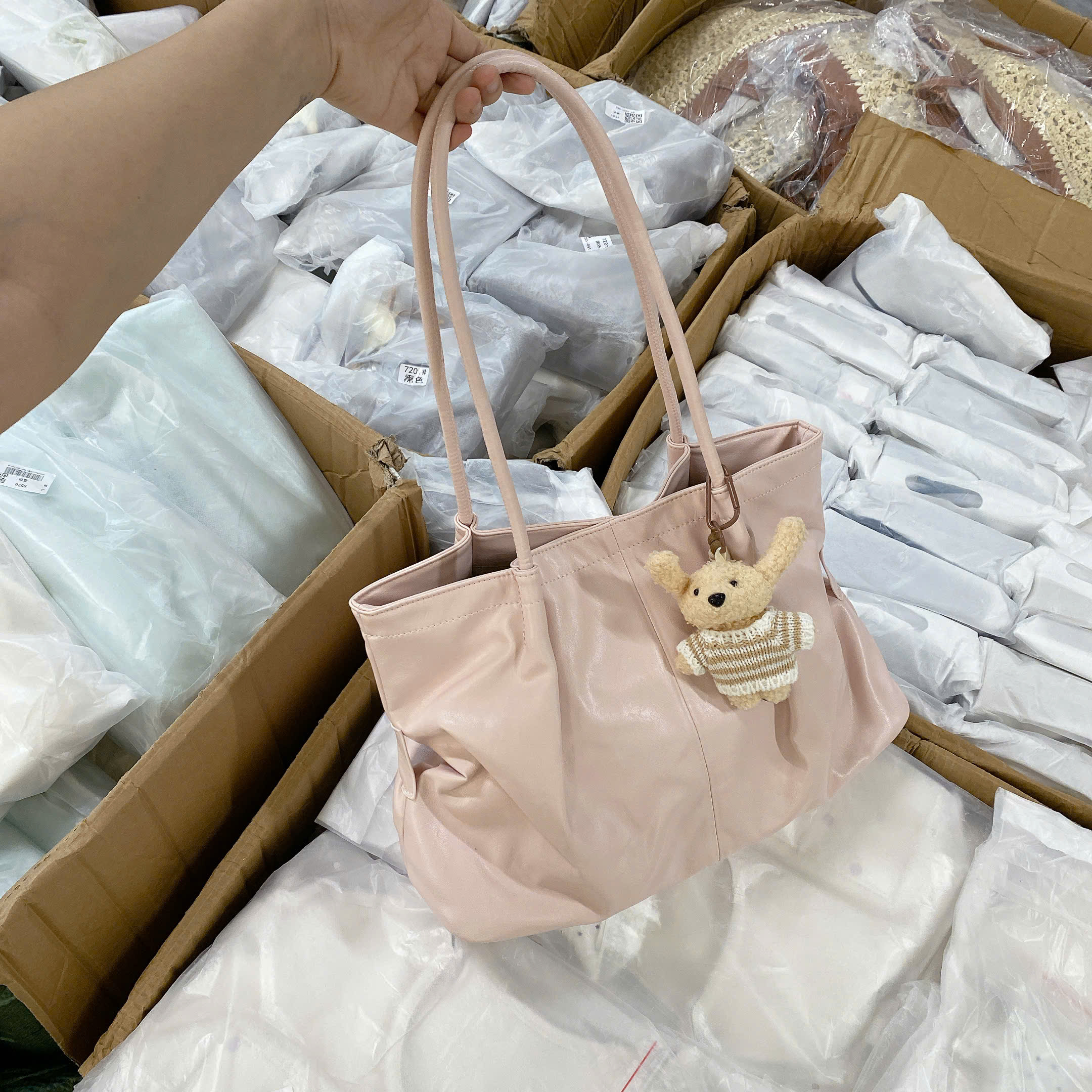 6815# Túi Tote bigsize da nhúm charm gấu