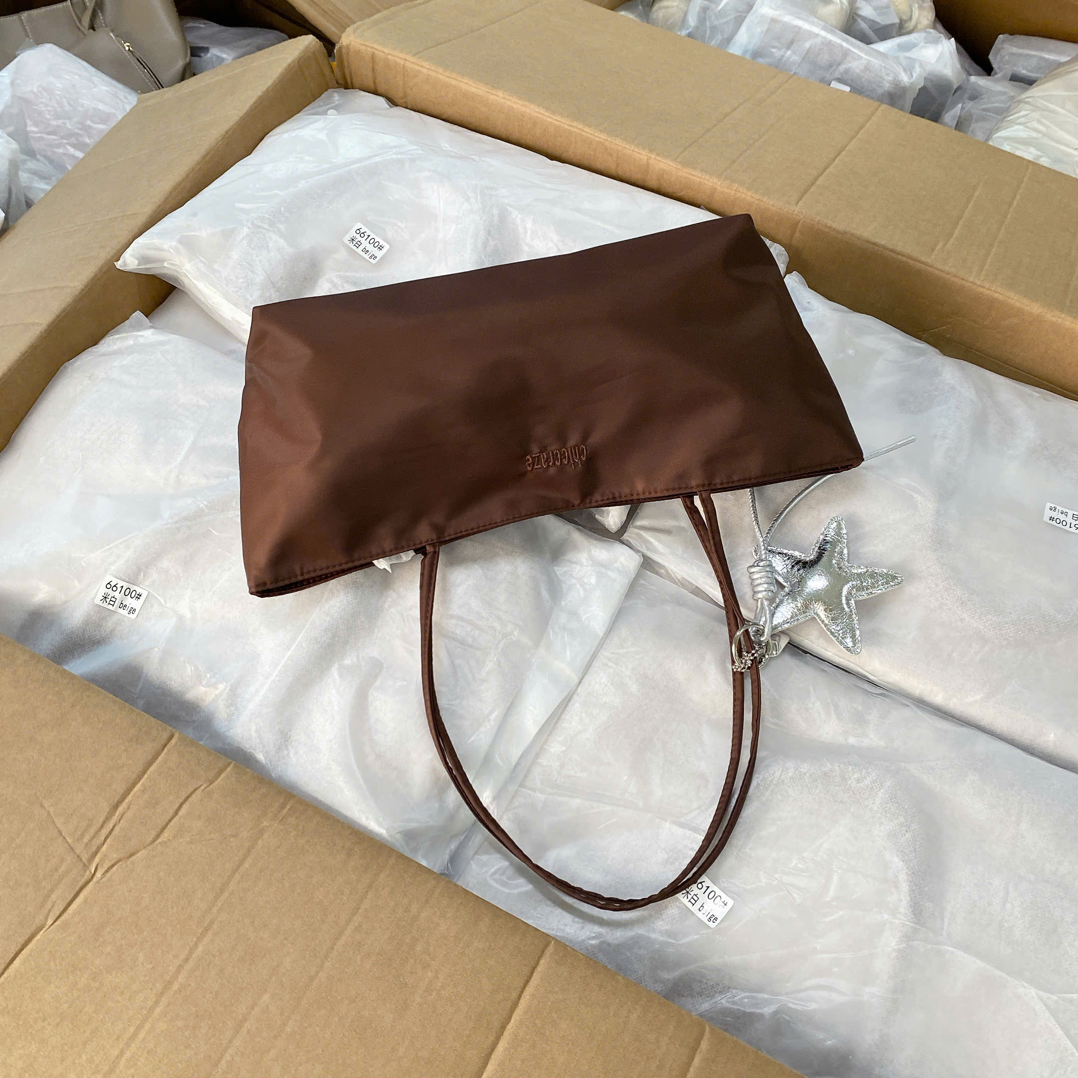 7105# Túi kẹp nách dáng ngang charm sao