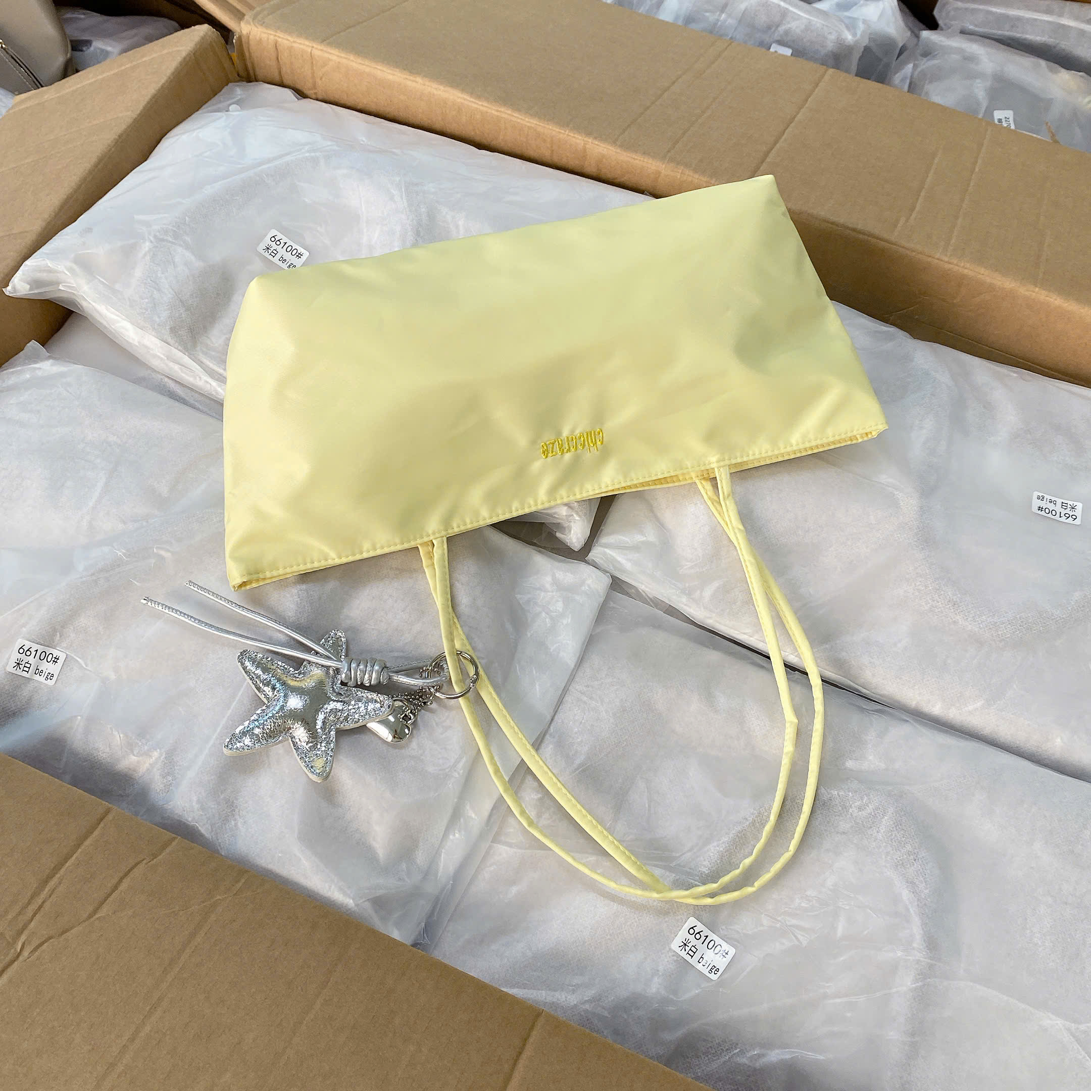 7105# Túi kẹp nách dáng ngang charm sao