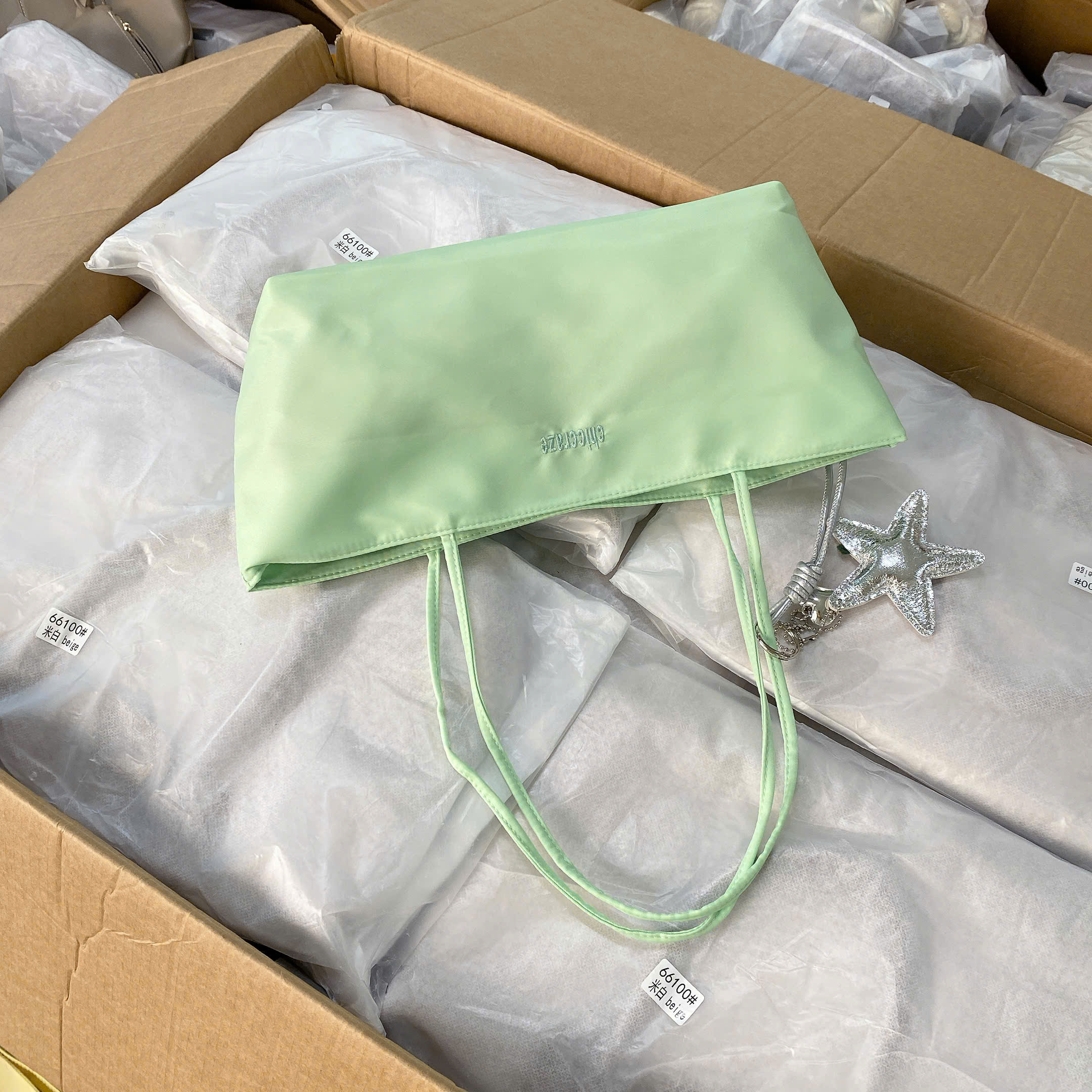 7105# Túi kẹp nách dáng ngang charm sao