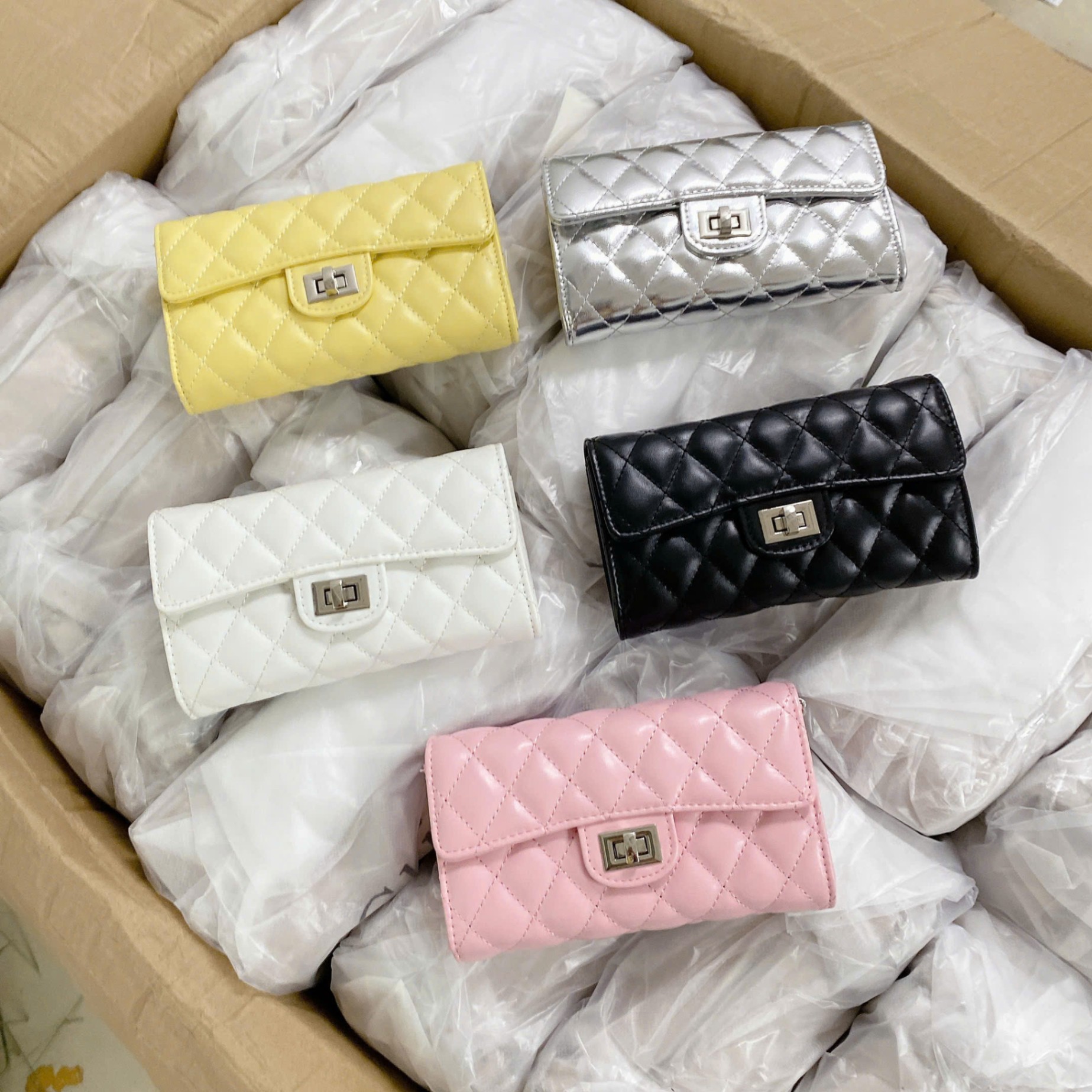 6484# Túi vân trám khóa xoay mini