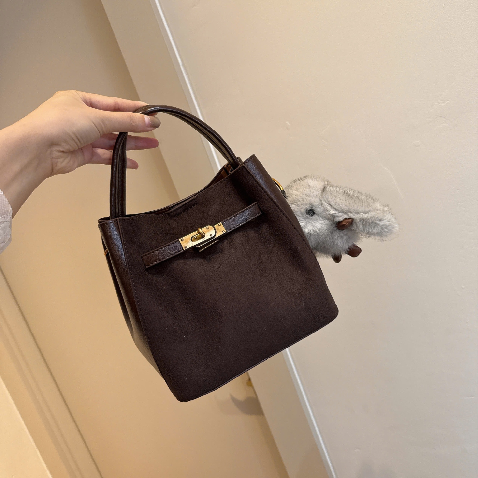8051# Túi xách dáng đứng charm thỏ