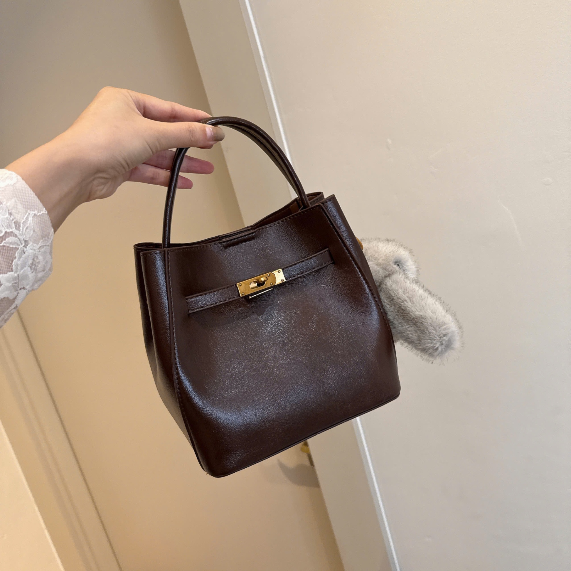 8051# Túi xách dáng đứng charm thỏ