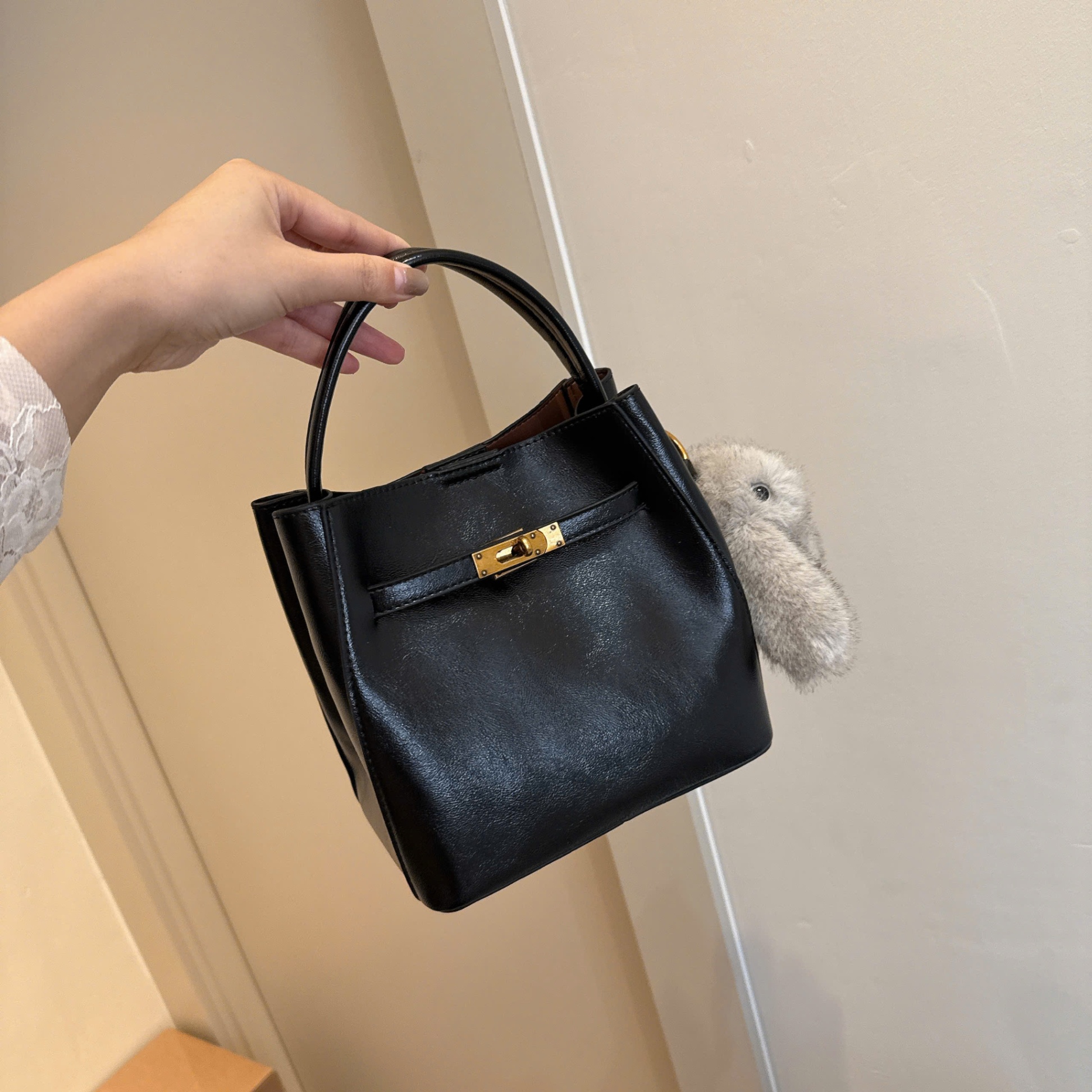 8051# Túi xách dáng đứng charm thỏ