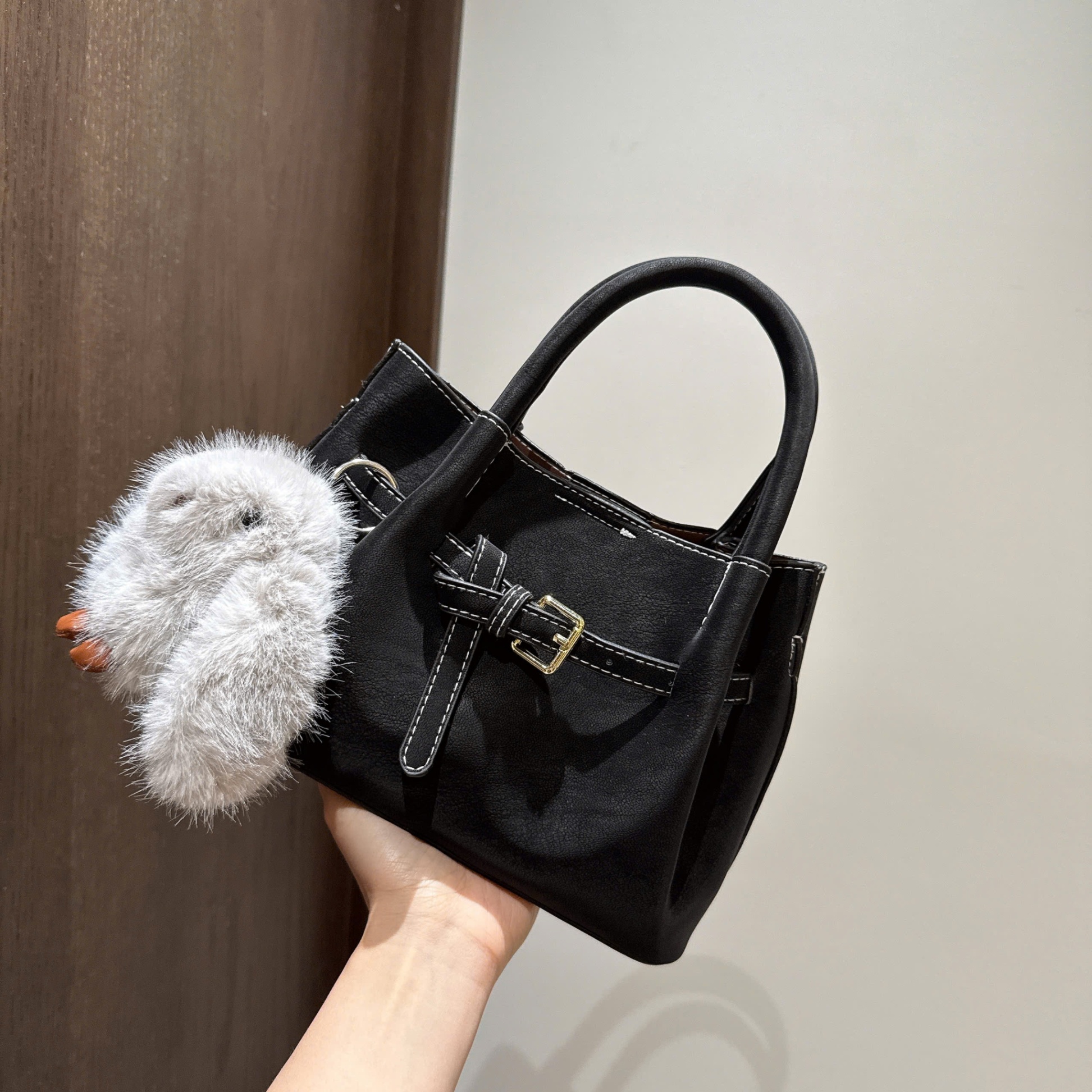 6317# Túi xách da nhúm charm thỏ