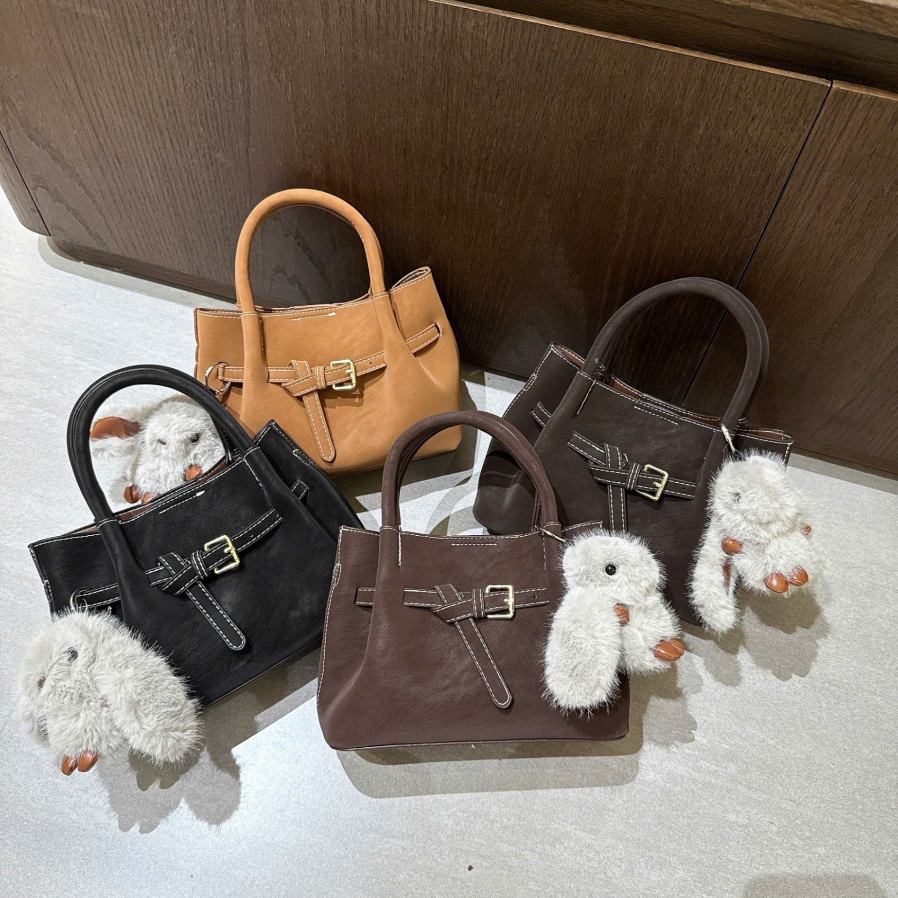 6317# Túi xách da nhúm charm thỏ