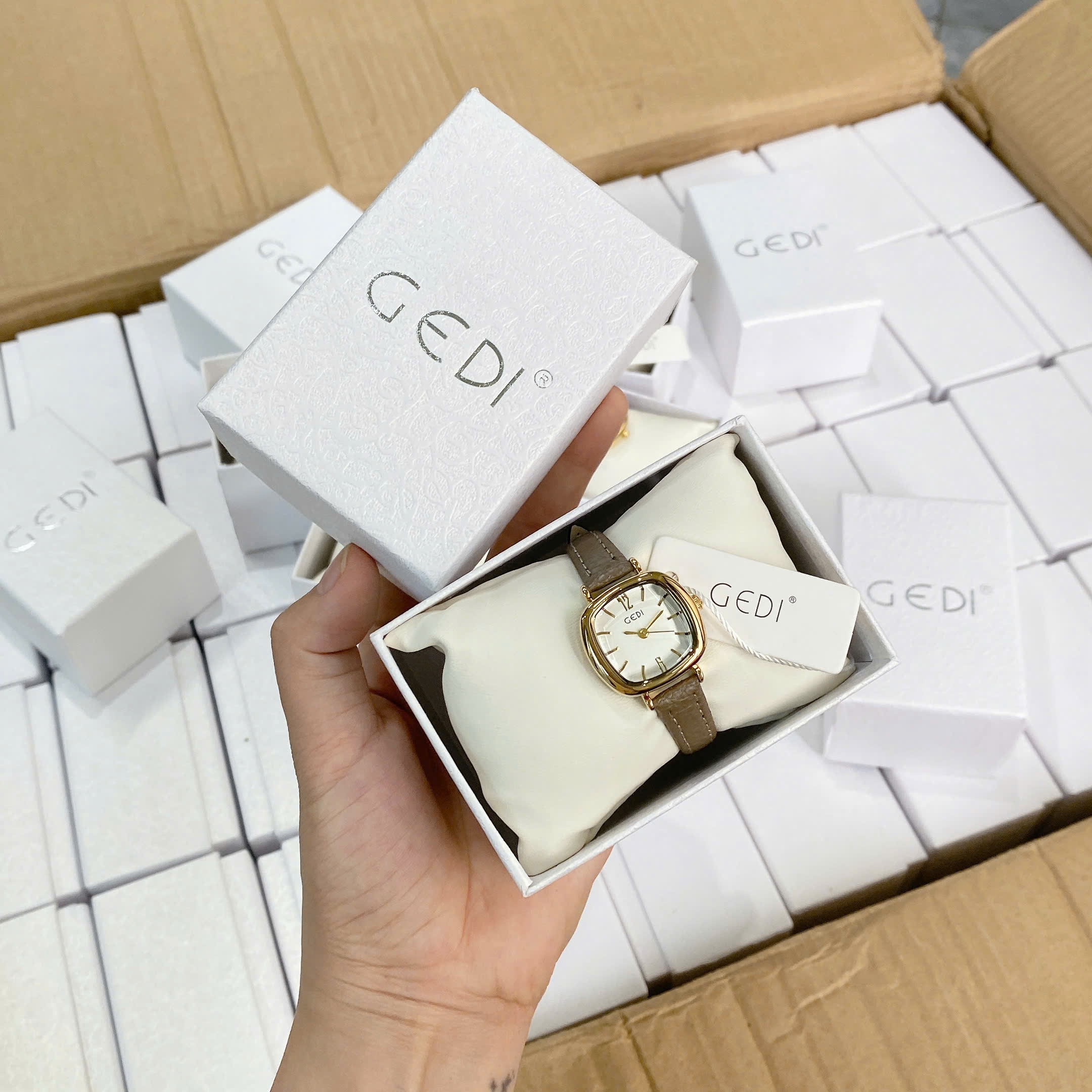 2707# Đồng hồ Gedi dây da fullbox