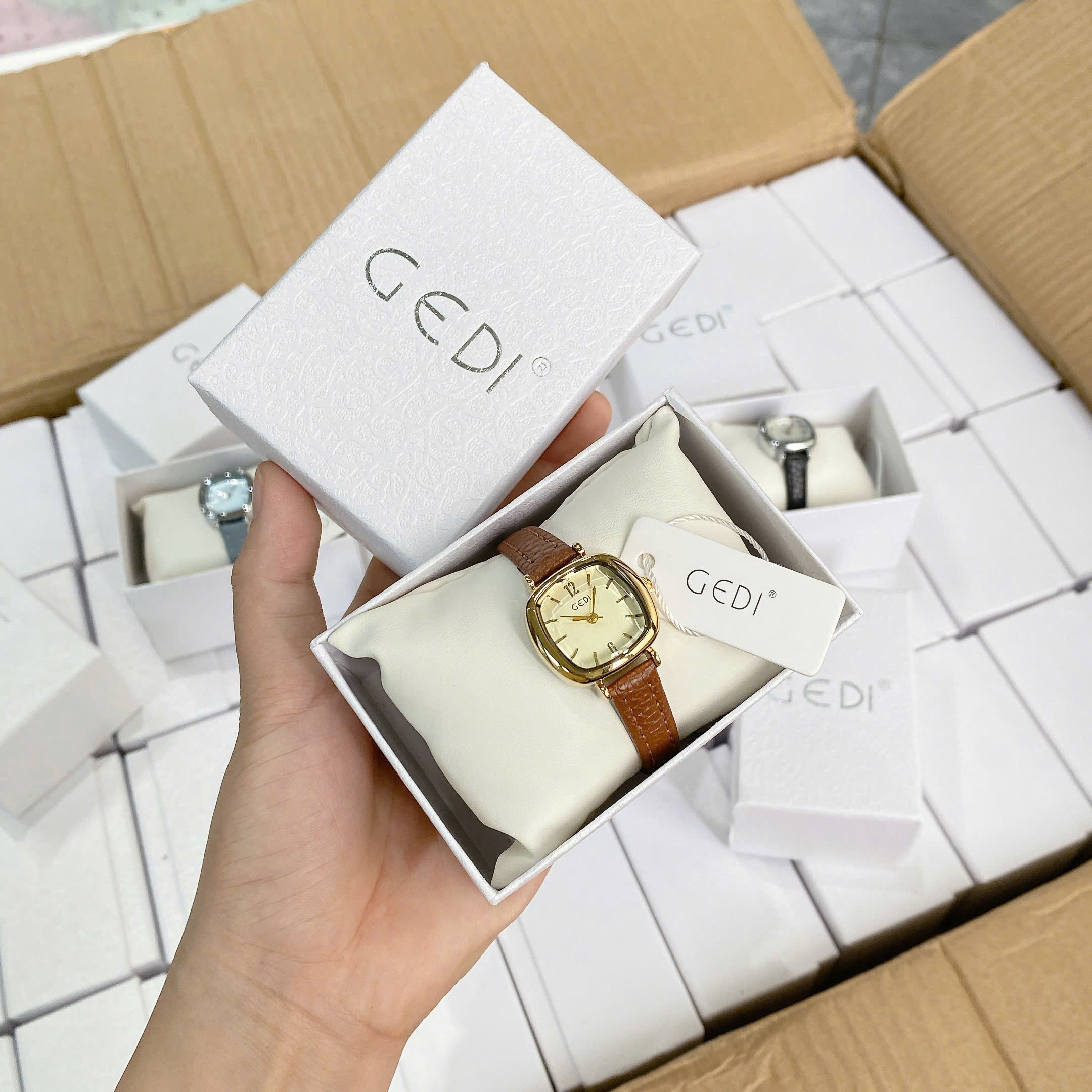 2707# Đồng hồ Gedi dây da fullbox
