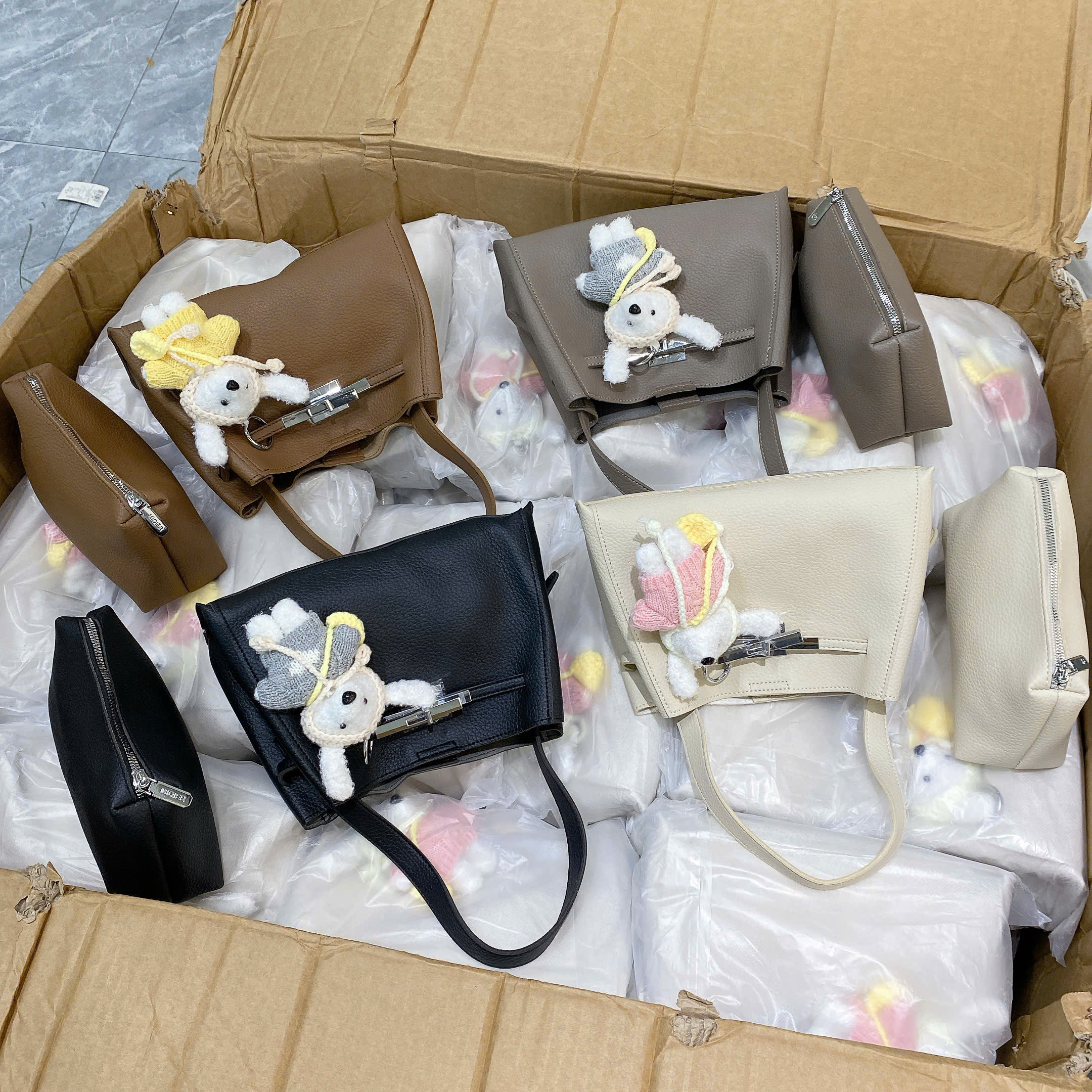 7111# Set túi kẹp nách khóa xoay charm thỏ