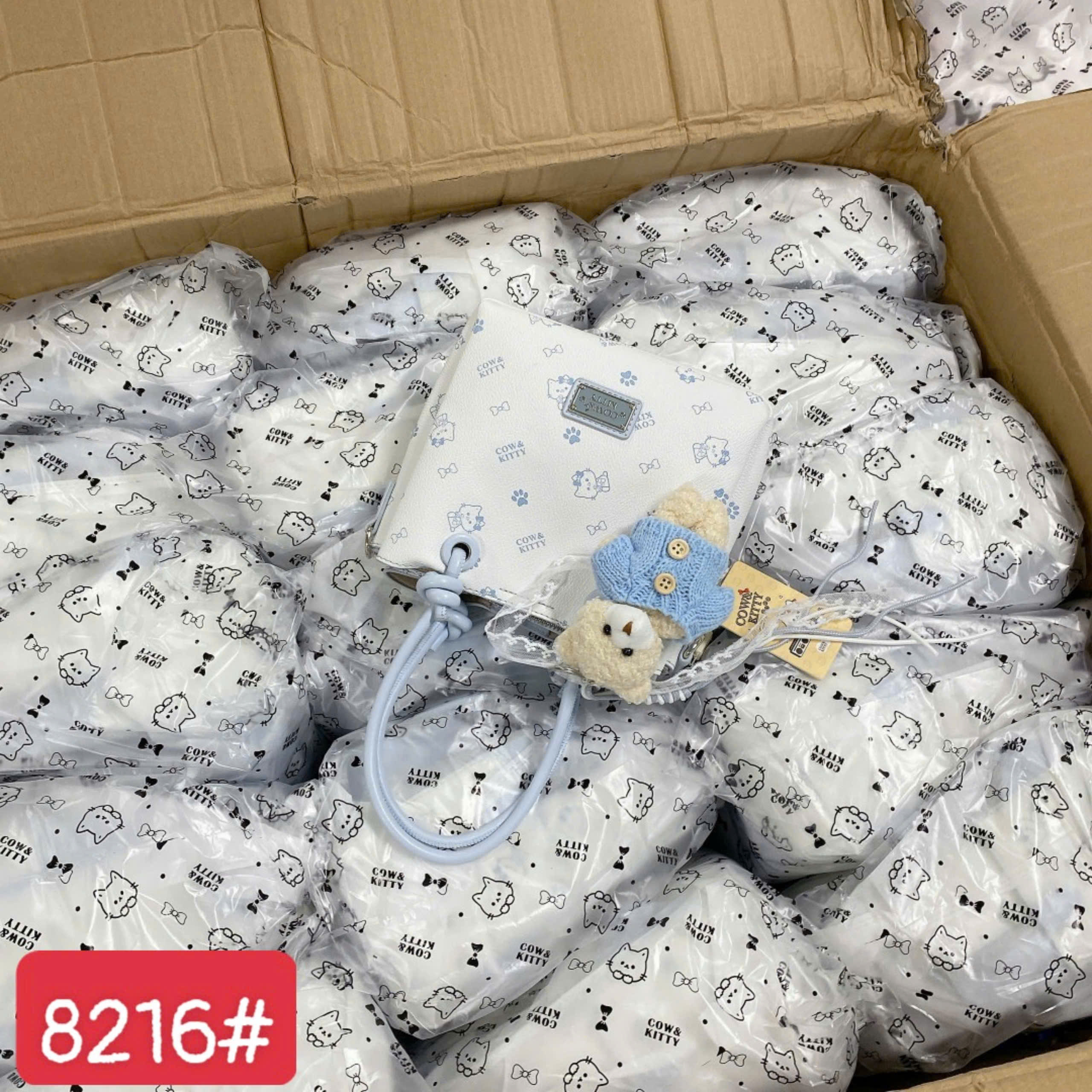 8216# Túi Cow&Kitty dáng đứng charm gấu