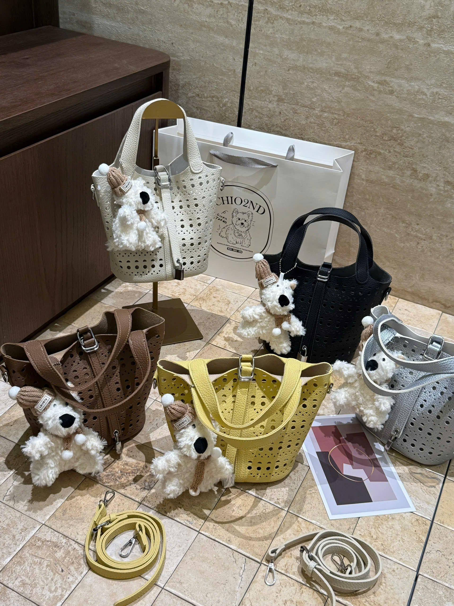 9028# Túi dáng đứng dạng lưới kèm charm