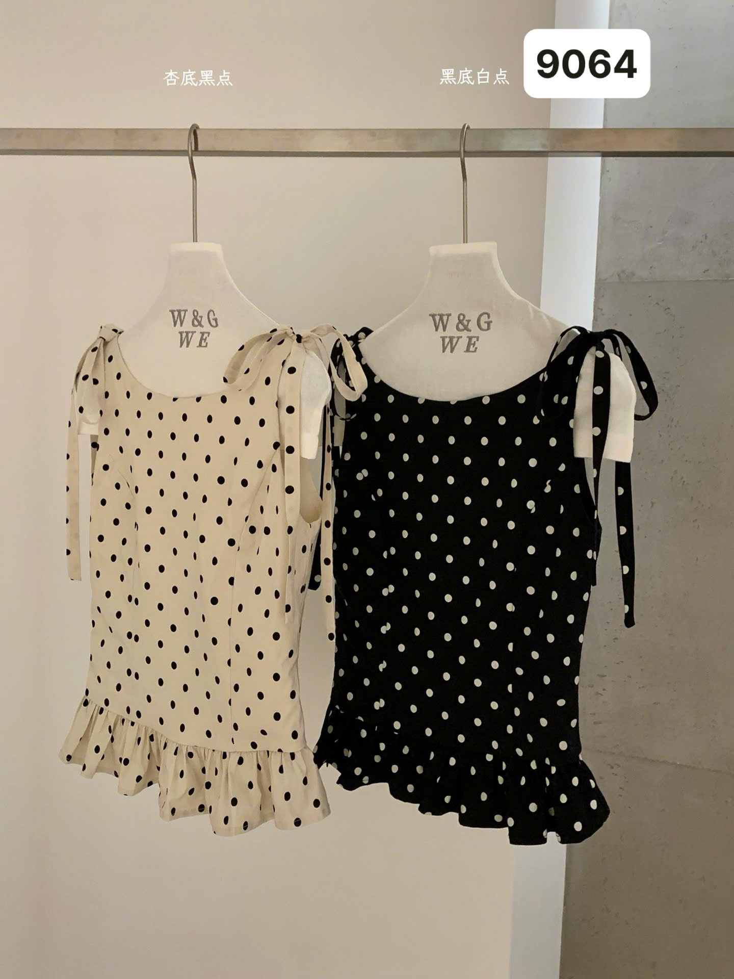 W9064# Áo chấm bi vai nơ WGWE