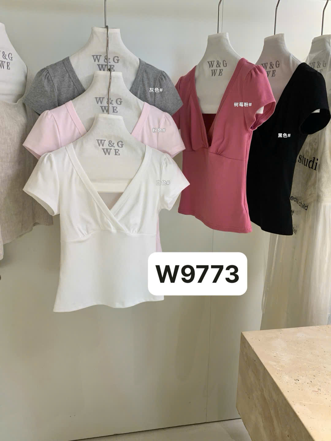 W9773# Áo thun trơn WGWE cổ V