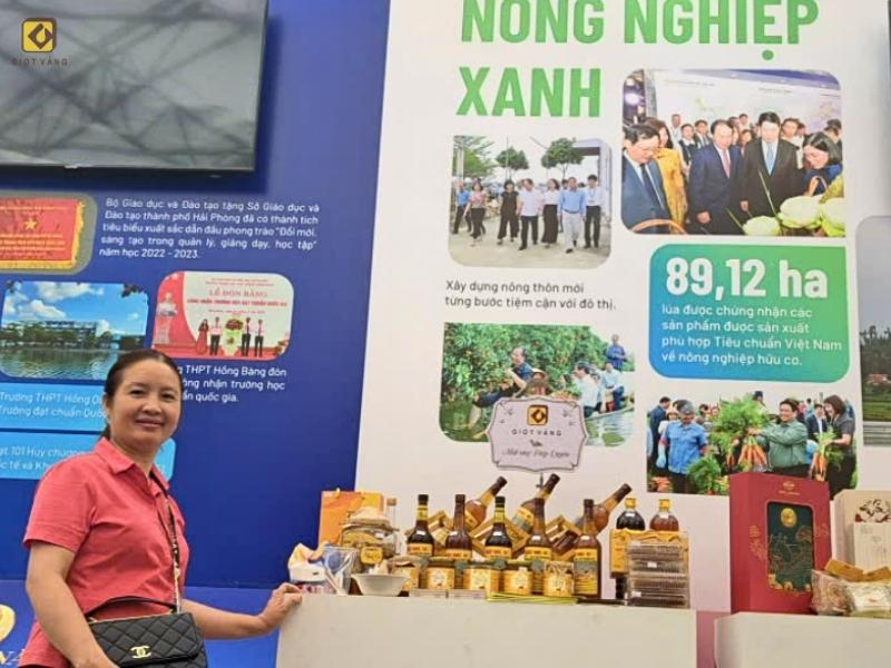 MAT-ONG-HOA-VAI-THANH-HA-CUNG-THANH-PHO-HAI-PHONG-VUON-TAM-TAI-TRIEN-LAM-THANH-TUU-DAT-NUOC_Giot-Vang-mat-ong-nong-nghiep-xanh-trien-lam-thanh-tuu-dat-nuoc-1.jpg