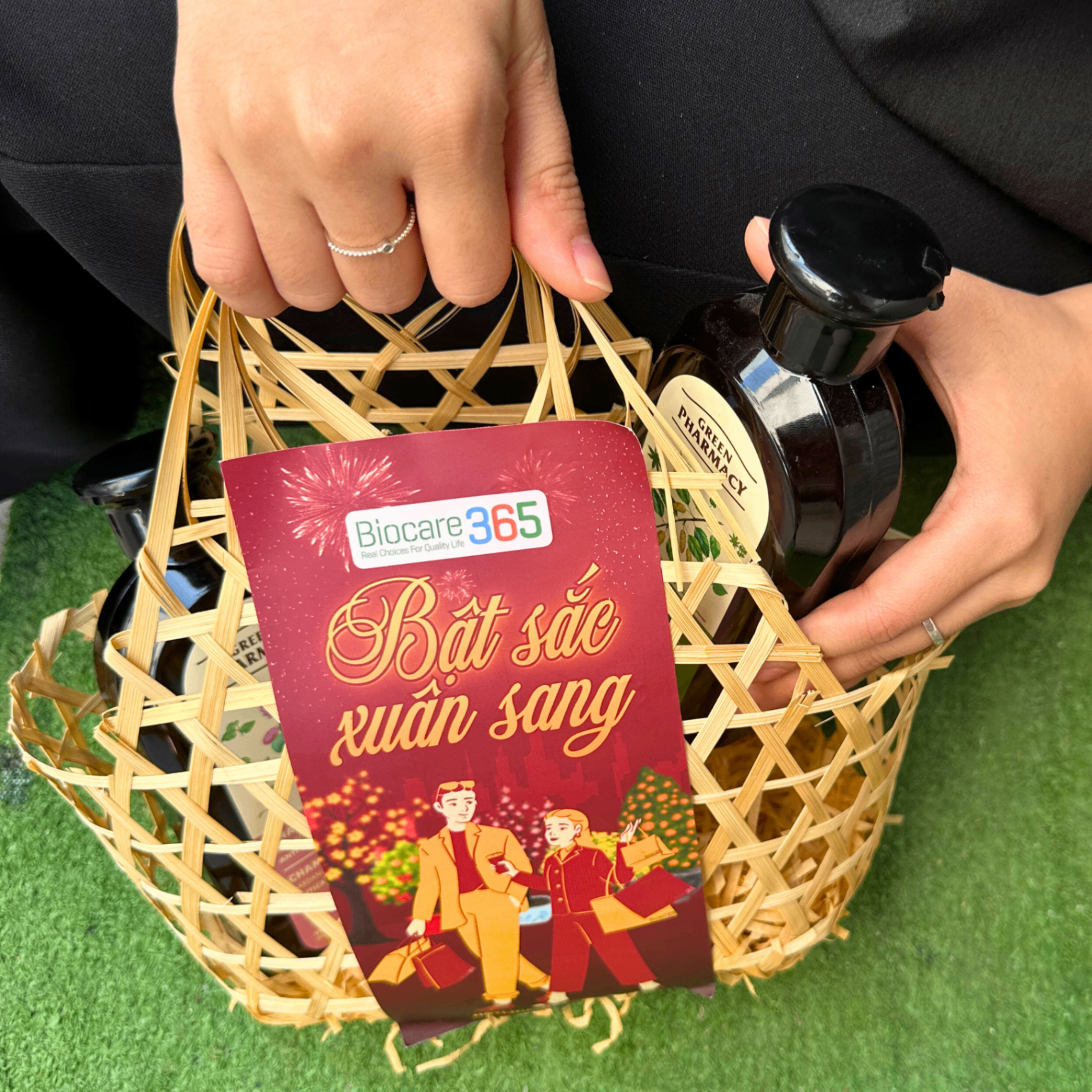 https://shopee.vn/Combo-D%E1%BA%A7u-g%E1%BB%99i-D%E1%BA%A7u-x%E1%BA%A3-Green-Pharmacy-ch%E1%BB%91ng-r%E1%BB%A5ng-t%C3%B3c-C%C3%A2y-Ng%C6%B0u-B%C3%A0ng-Protein-L%C3%BAa-M%C3%AC-(350ml-300ml)-i.1575931172.43369470607?extraParams=%7B%22display_model_id%22%3A282323454494%2C%22model_selection_logic%22%3A3%7D&sp_atk=72878160-94ac-4a9e-9777-5b1be6b85642&xptdk=72878160-94ac-4a9e-9777-5b1be6b85642