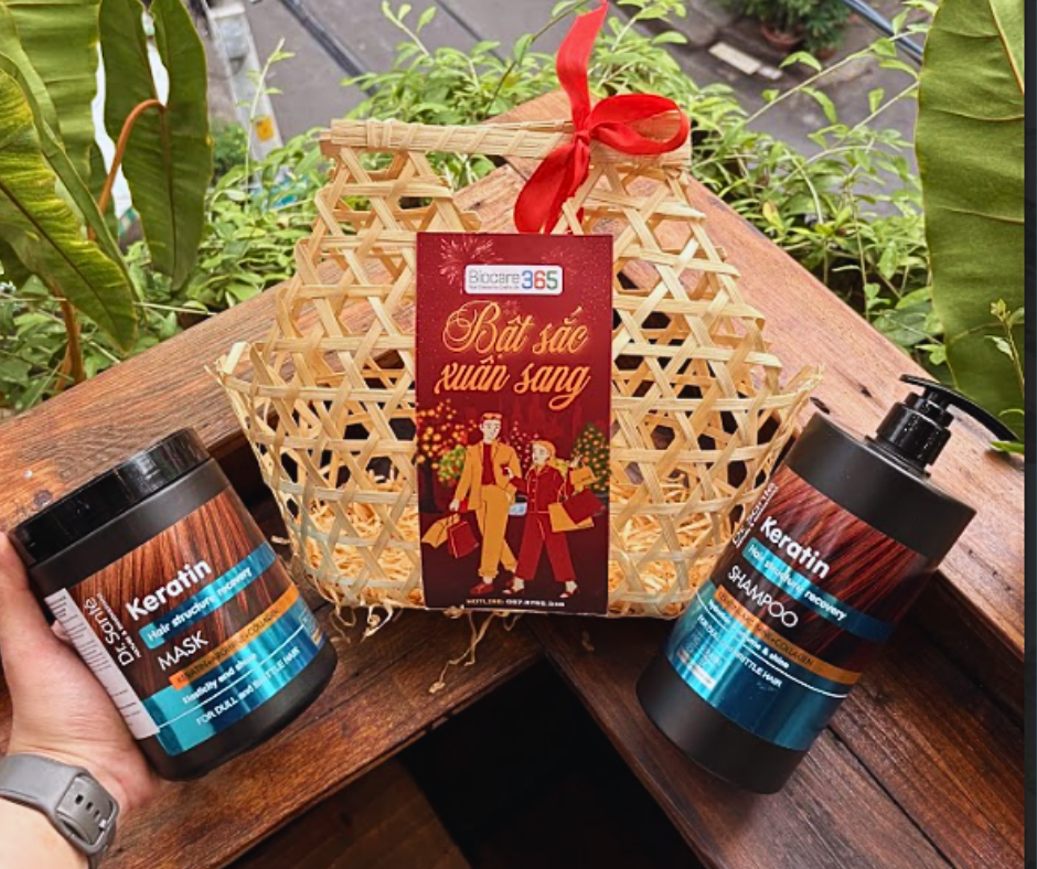 https://shopee.vn/-QU%C3%80-T%E1%BA%BET-2026-Gi%E1%BB%8F-Qu%C3%A0-T%C3%B3c-%C4%90%E1%BA%B9p-%C4%90%C3%B3n-T%E1%BA%BFt-C%E1%BA%B7p-G%E1%BB%99i-%E1%BB%A6-Dr.Sante-Keratin-1000ml-Ph%E1%BB%A5c-H%E1%BB%93i-T%C3%B3c-H%C6%B0-T%E1%BB%95n-i.1575931172.54854663720?extraParams=%7B%22display_model_id%22%3A345434275691%2C%22model_selection_logic%22%3A3%7D&sp_atk=2505d68b-cc17-4188-80fb-3059f8600ad9&xptdk=2505d68b-cc17-4188-80fb-3059f8600ad9