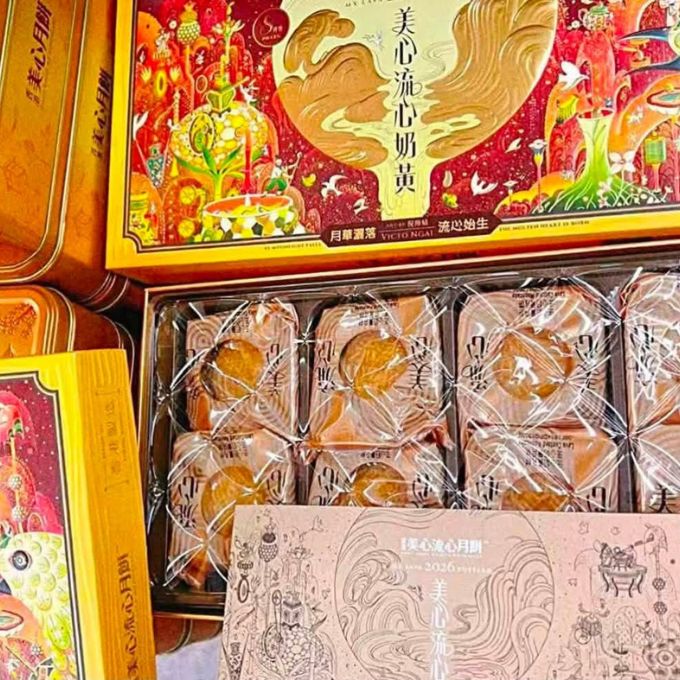 Lava-mooncake-Hong-Kong.jpg