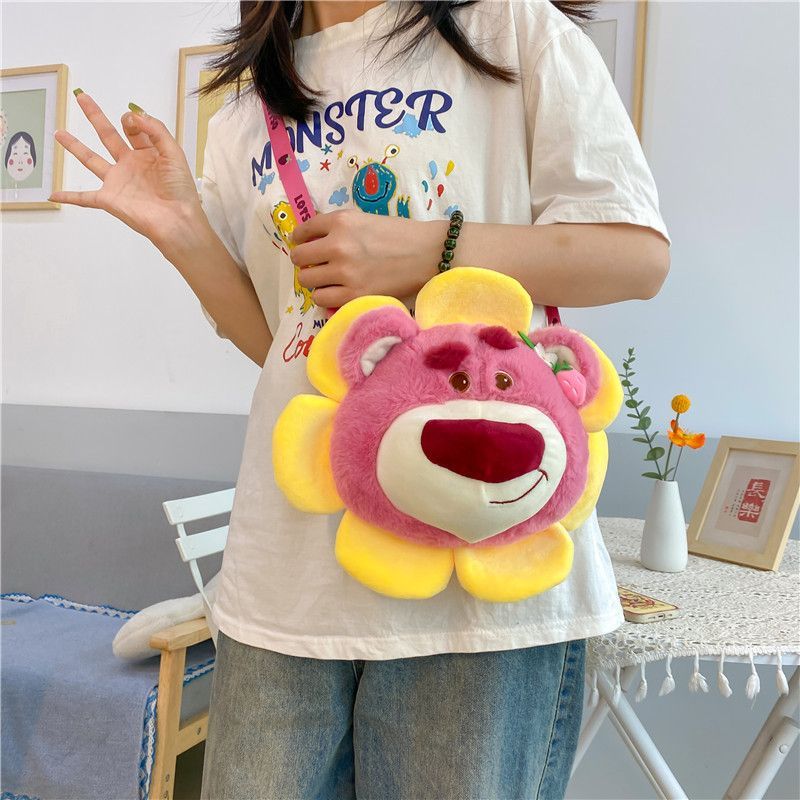 Túi đeo chéo lông mịn Gấu dâu Lotso đội mũ hoa