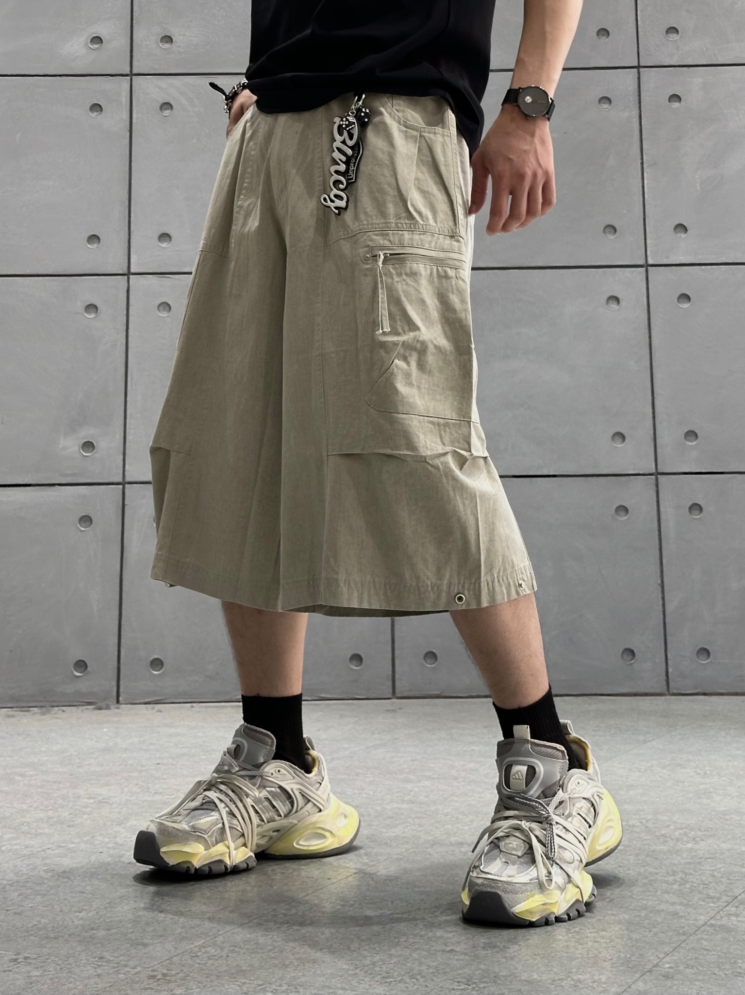 C896/25 Quần short