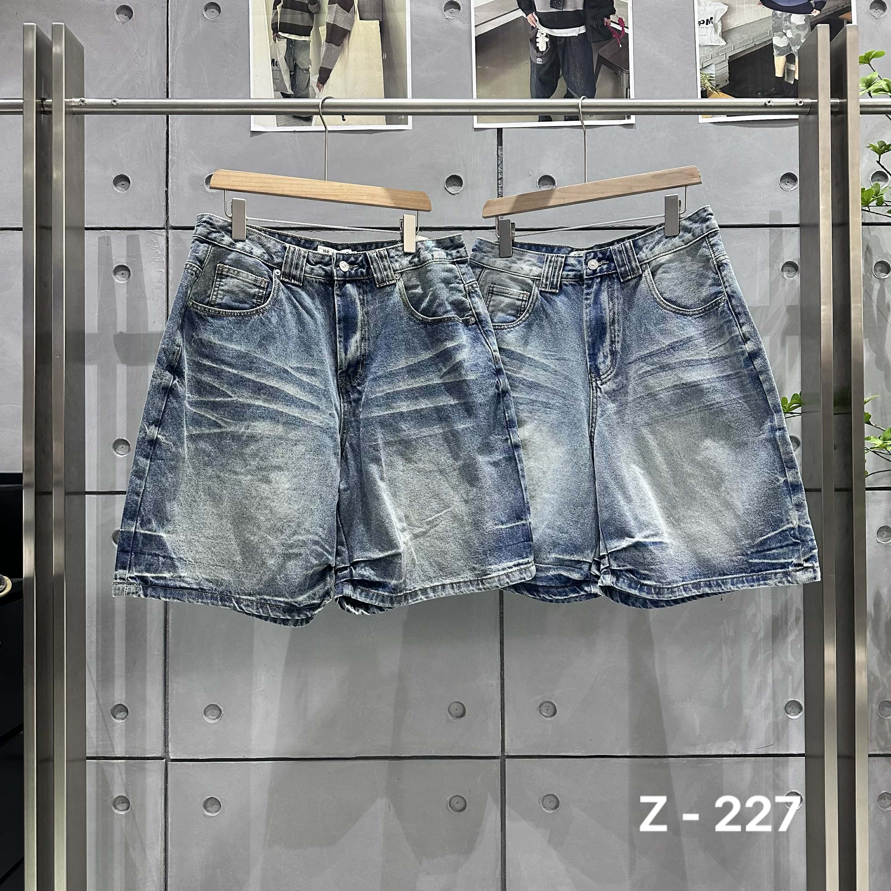 Z - 227 - Quần short