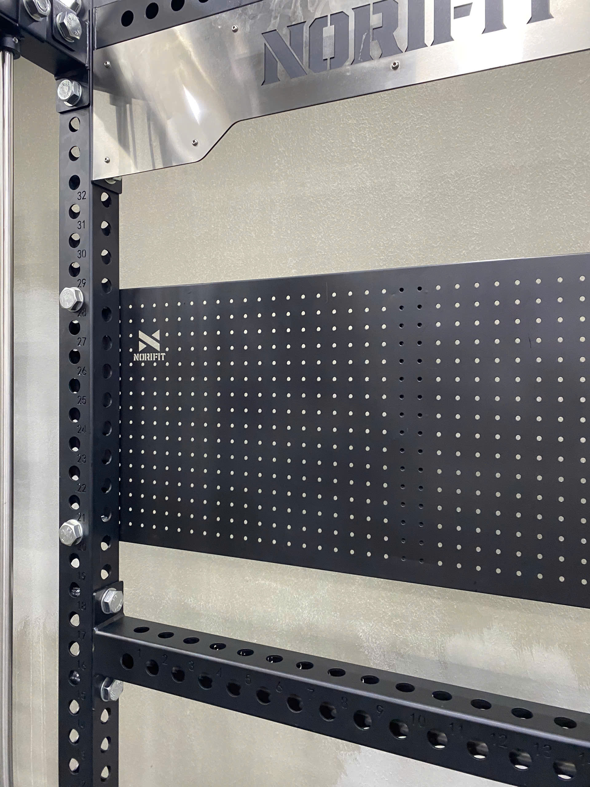 Giá treo phụ kiện gắn rack Norifit TLV062