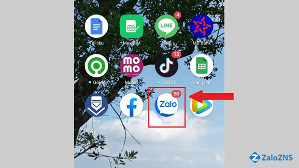 Mở ứng dụng Zalo trên màn hình điện thoại