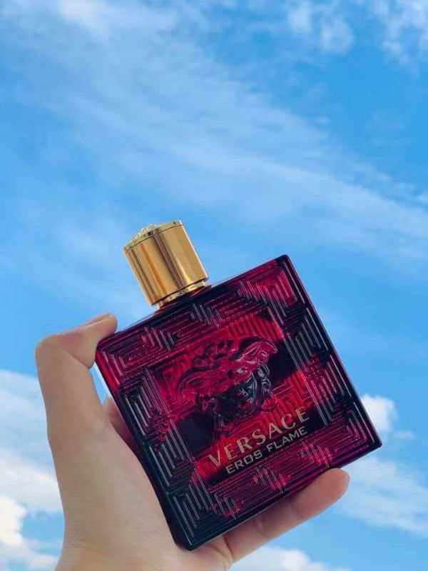 Versace Eros Flame được thiết kế từ truyền thuyết thần thoại Hy Lạp cổ đại.