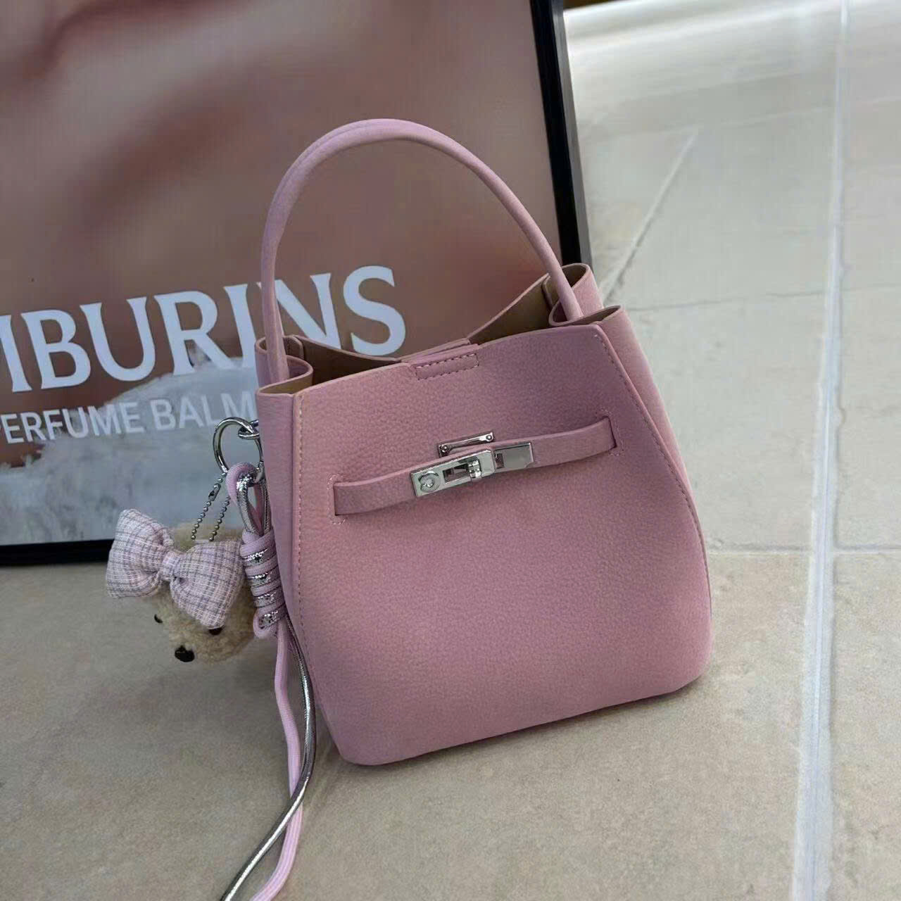 30191# Túi xách dáng đứng charm cún nơ