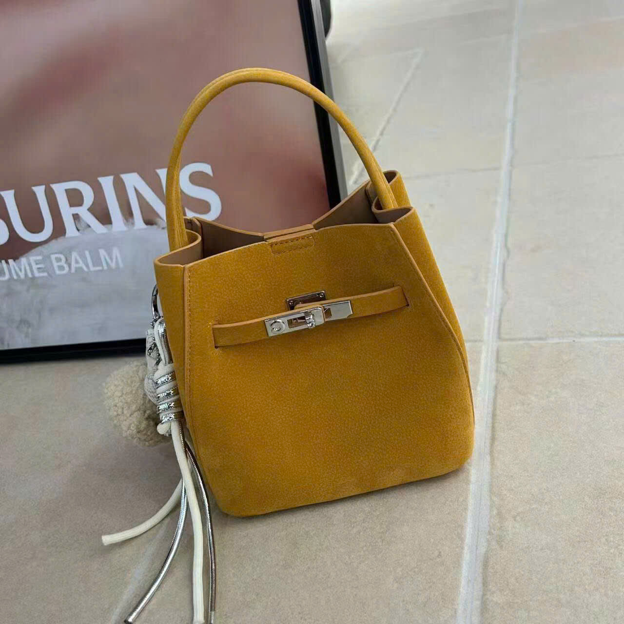 30191# Túi xách dáng đứng charm cún nơ
